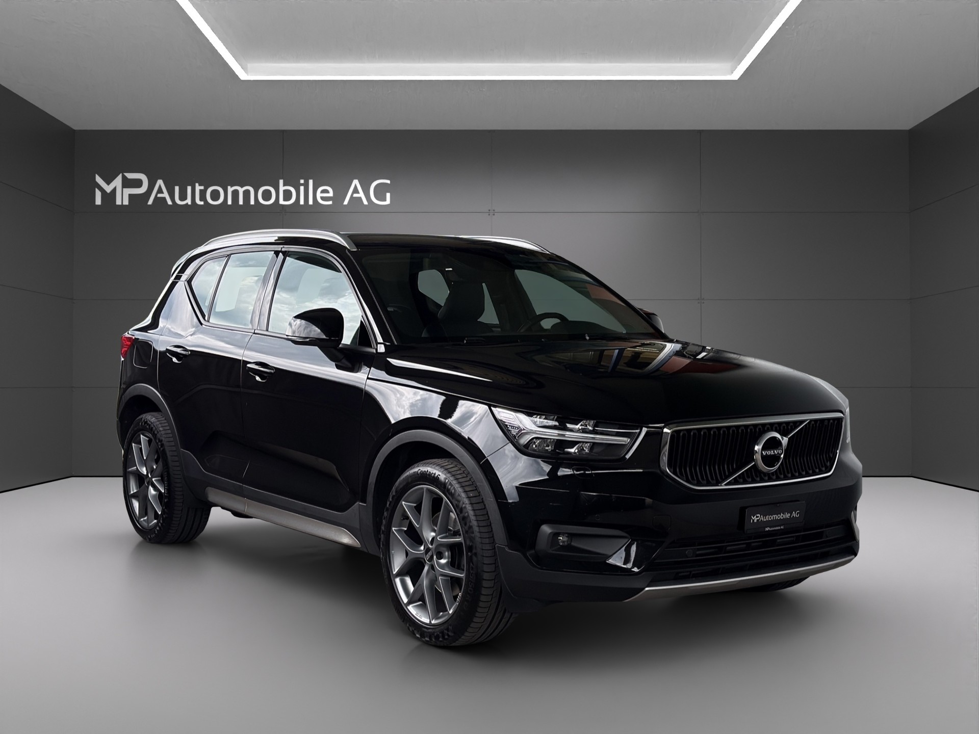 VOLVO XC40 T5 AWD Momentum Geartronic-image-1