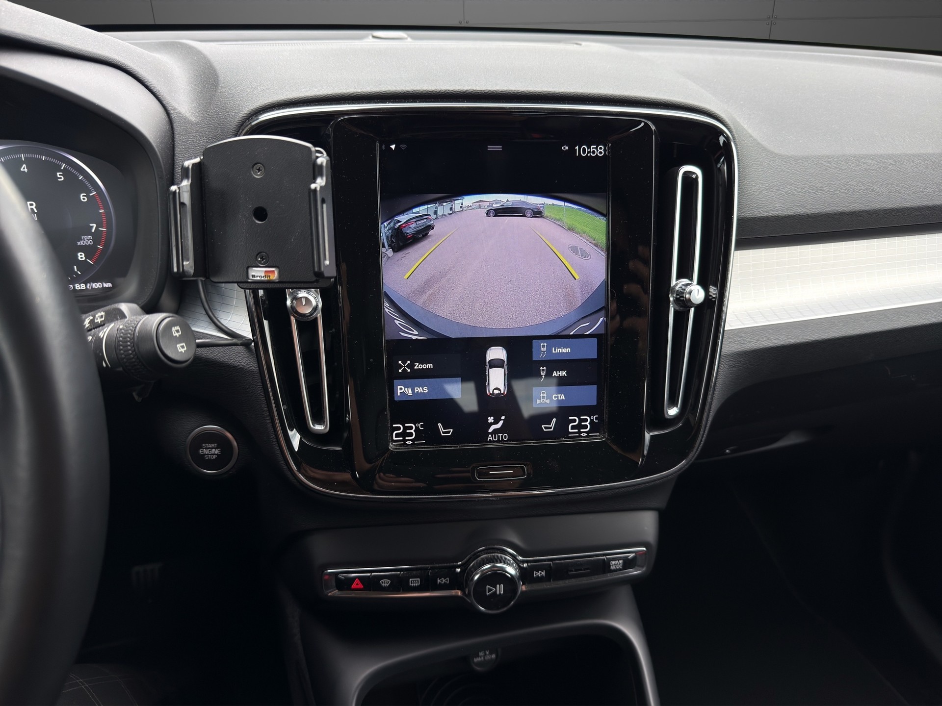 VOLVO XC40 T5 AWD Momentum Geartronic-image-13