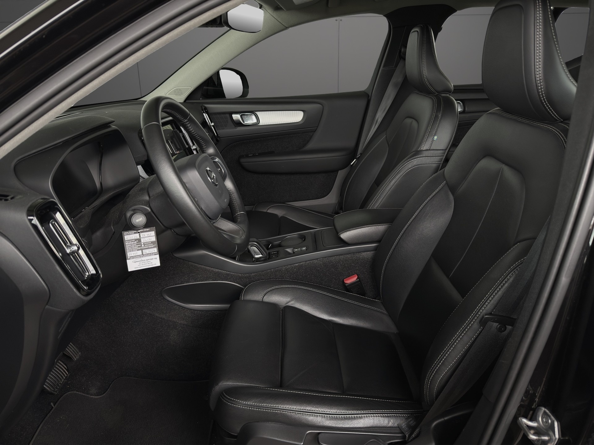 VOLVO XC40 T5 AWD Momentum Geartronic-image-5