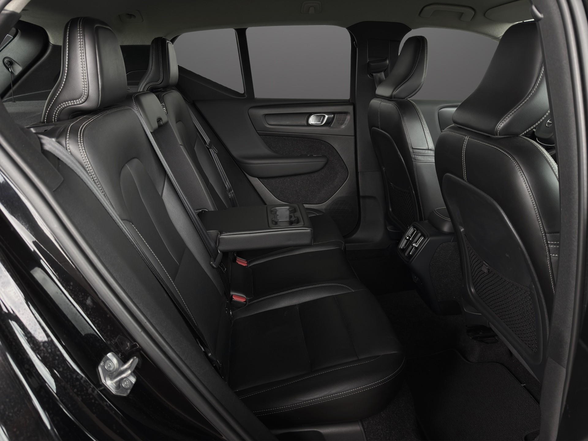 VOLVO XC40 T5 AWD Momentum Geartronic-image-8