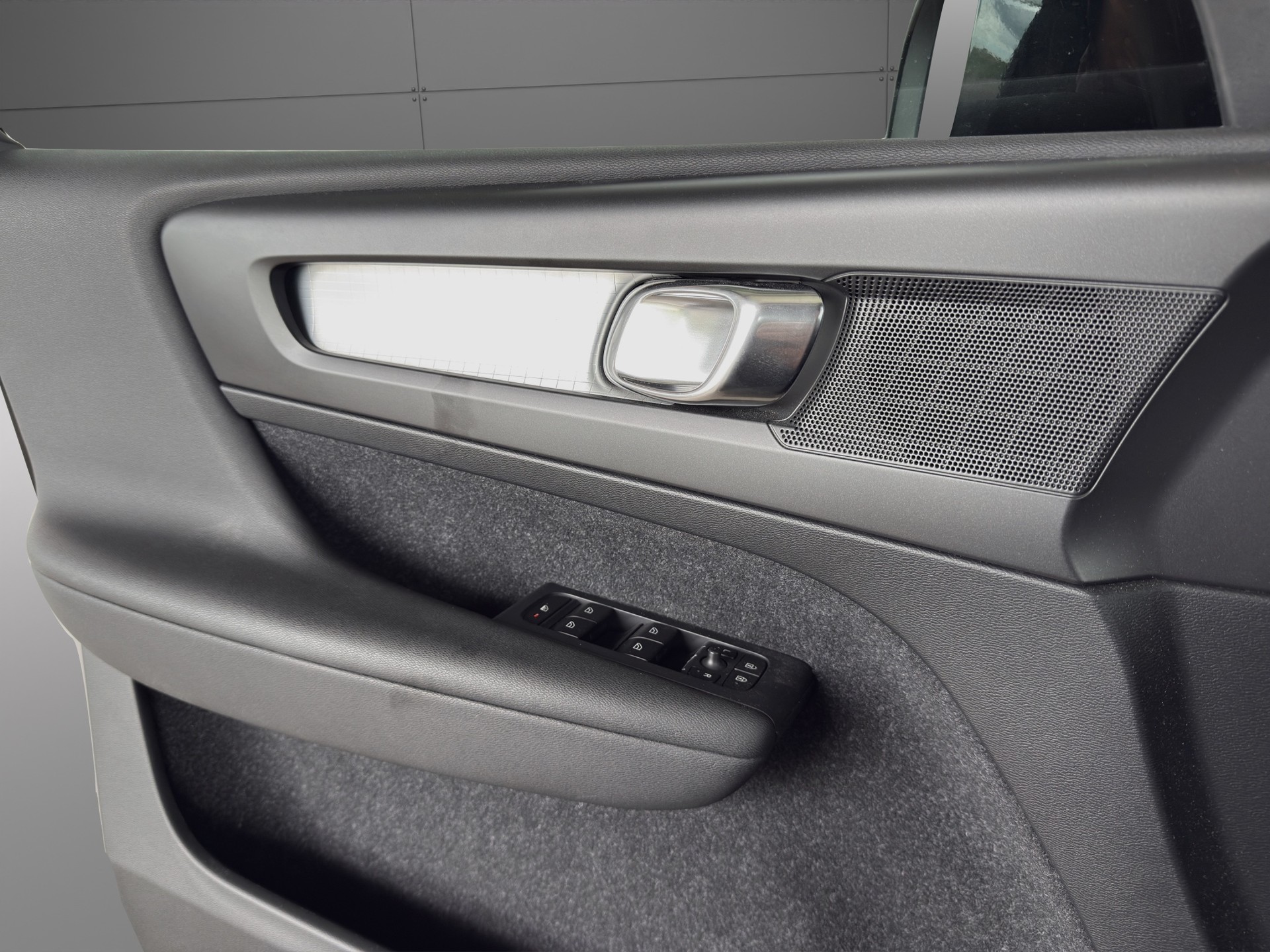 VOLVO XC40 T5 AWD Momentum Geartronic-image-14