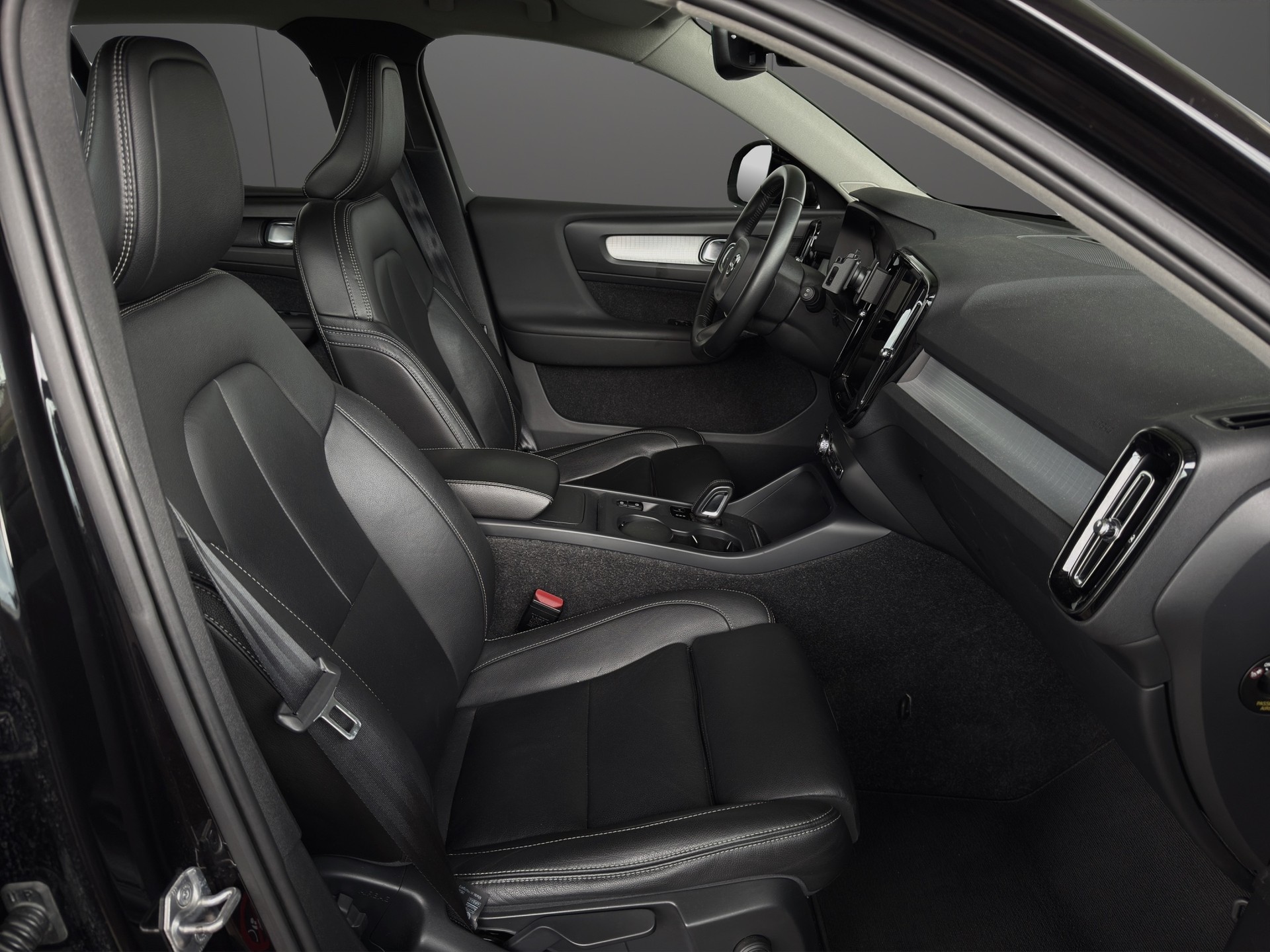 VOLVO XC40 T5 AWD Momentum Geartronic-image-9