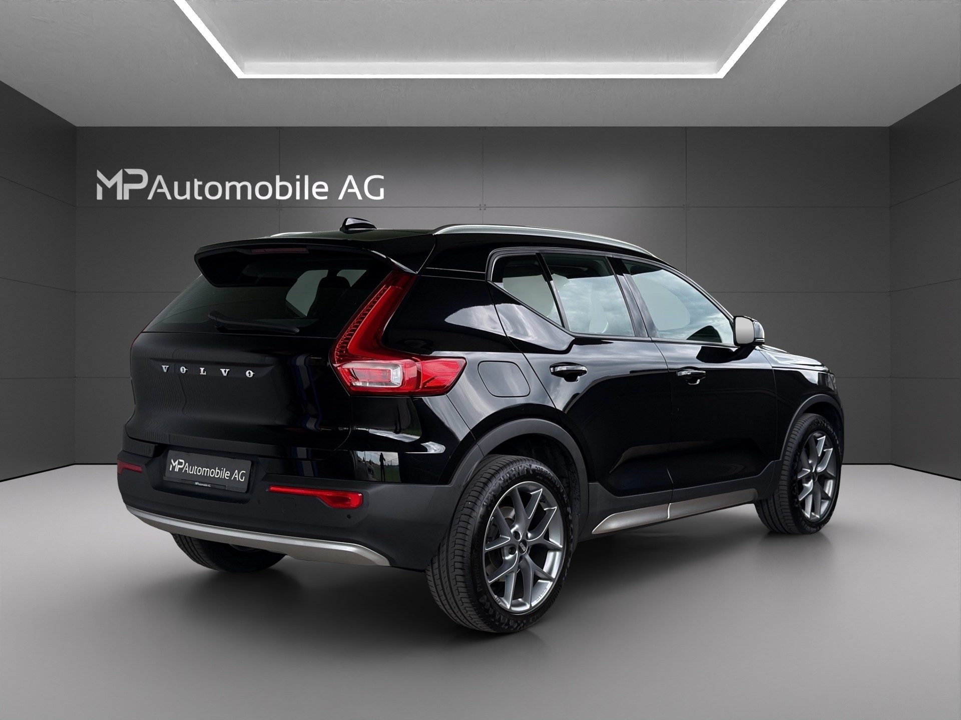 VOLVO XC40 T5 AWD Momentum Geartronic-image-2