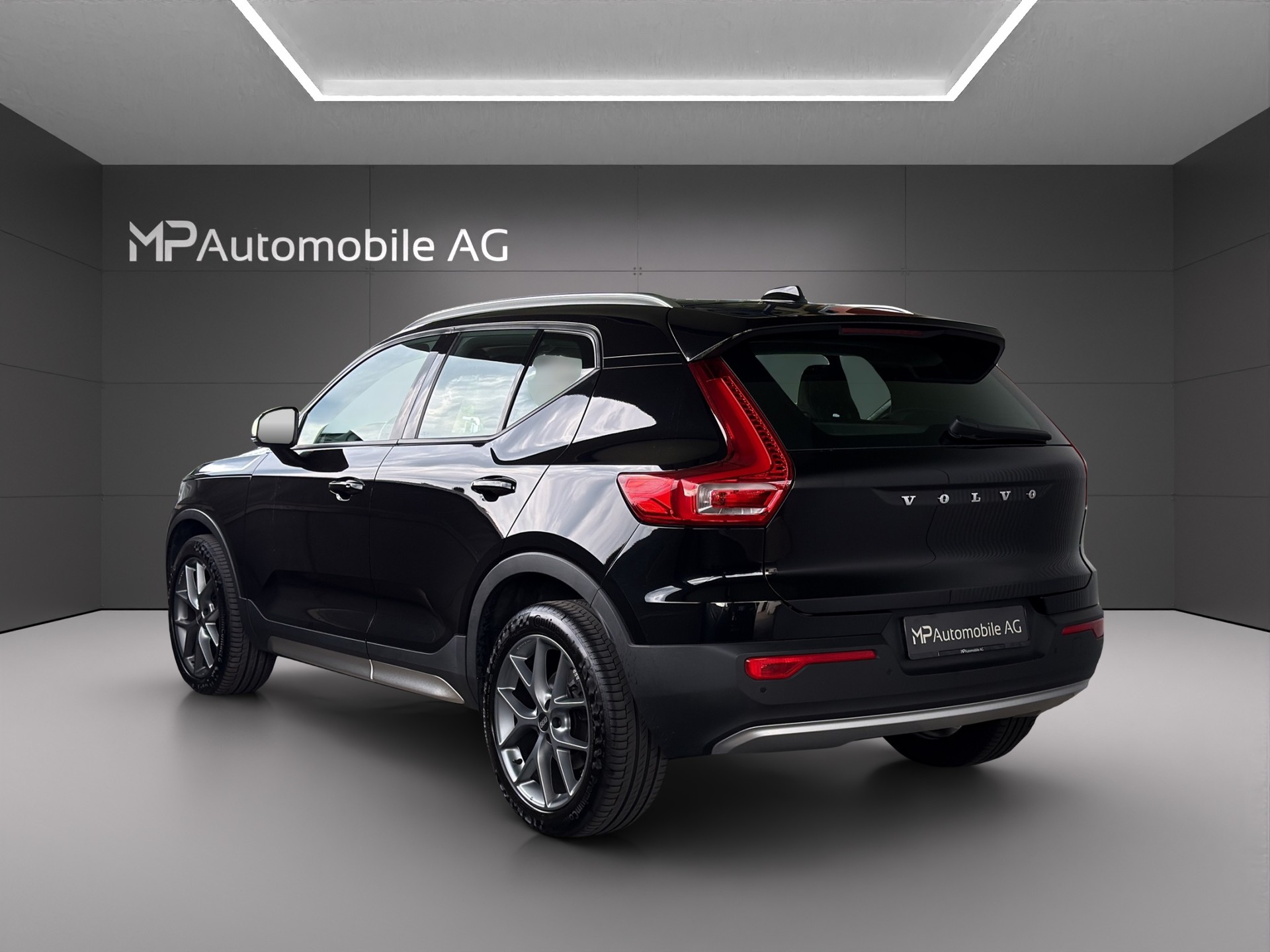 VOLVO XC40 T5 AWD Momentum Geartronic-image-4