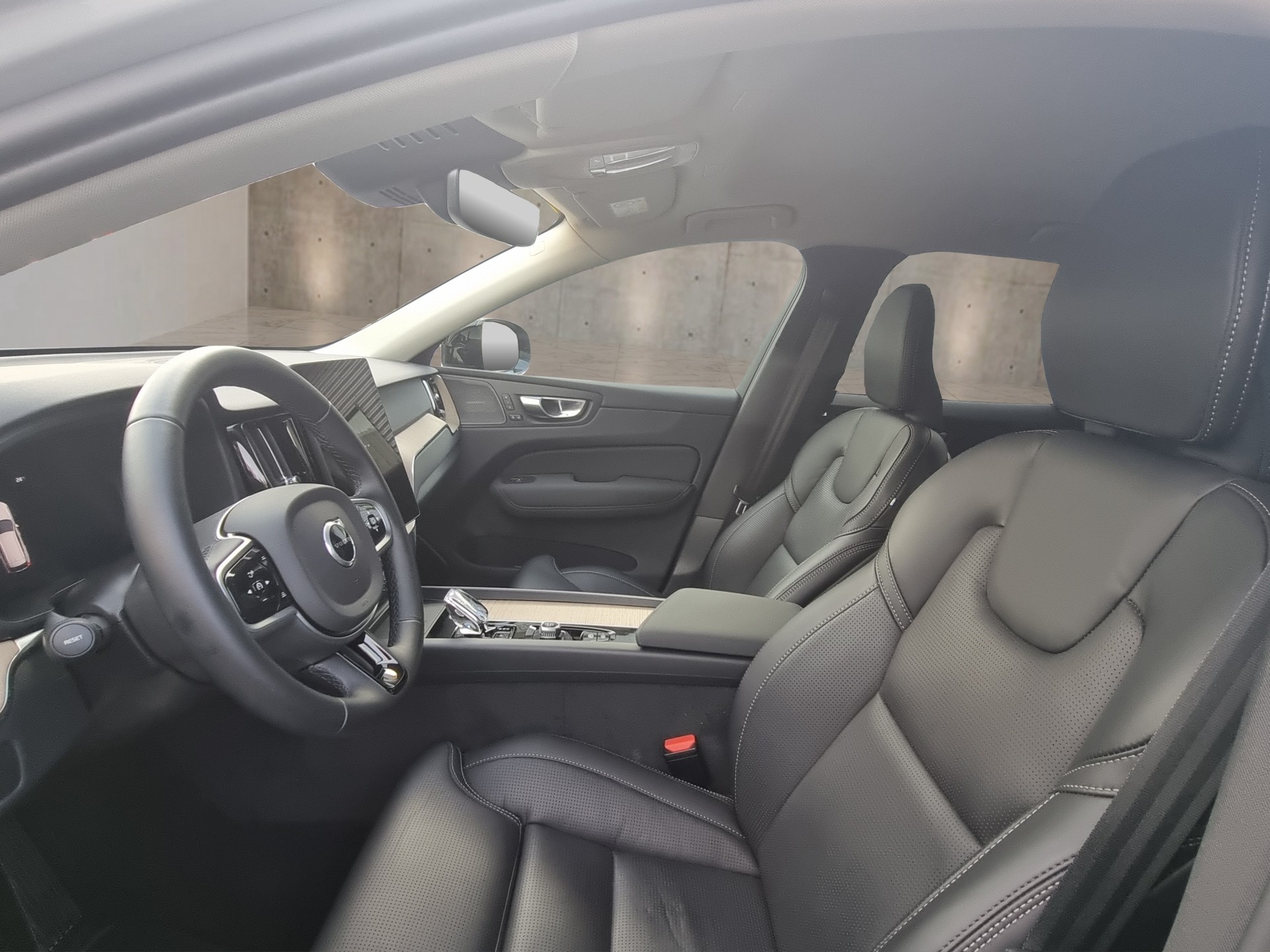 VOLVO XC60 2.0 B5 MH Plus Dark AWD-image-10