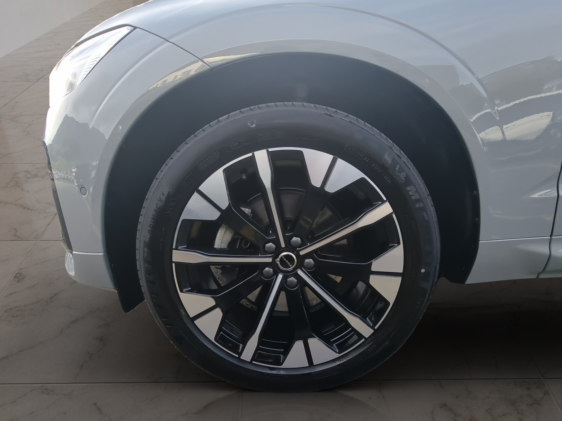 VOLVO XC60 2.0 B5 MH Plus Dark AWD-image-9