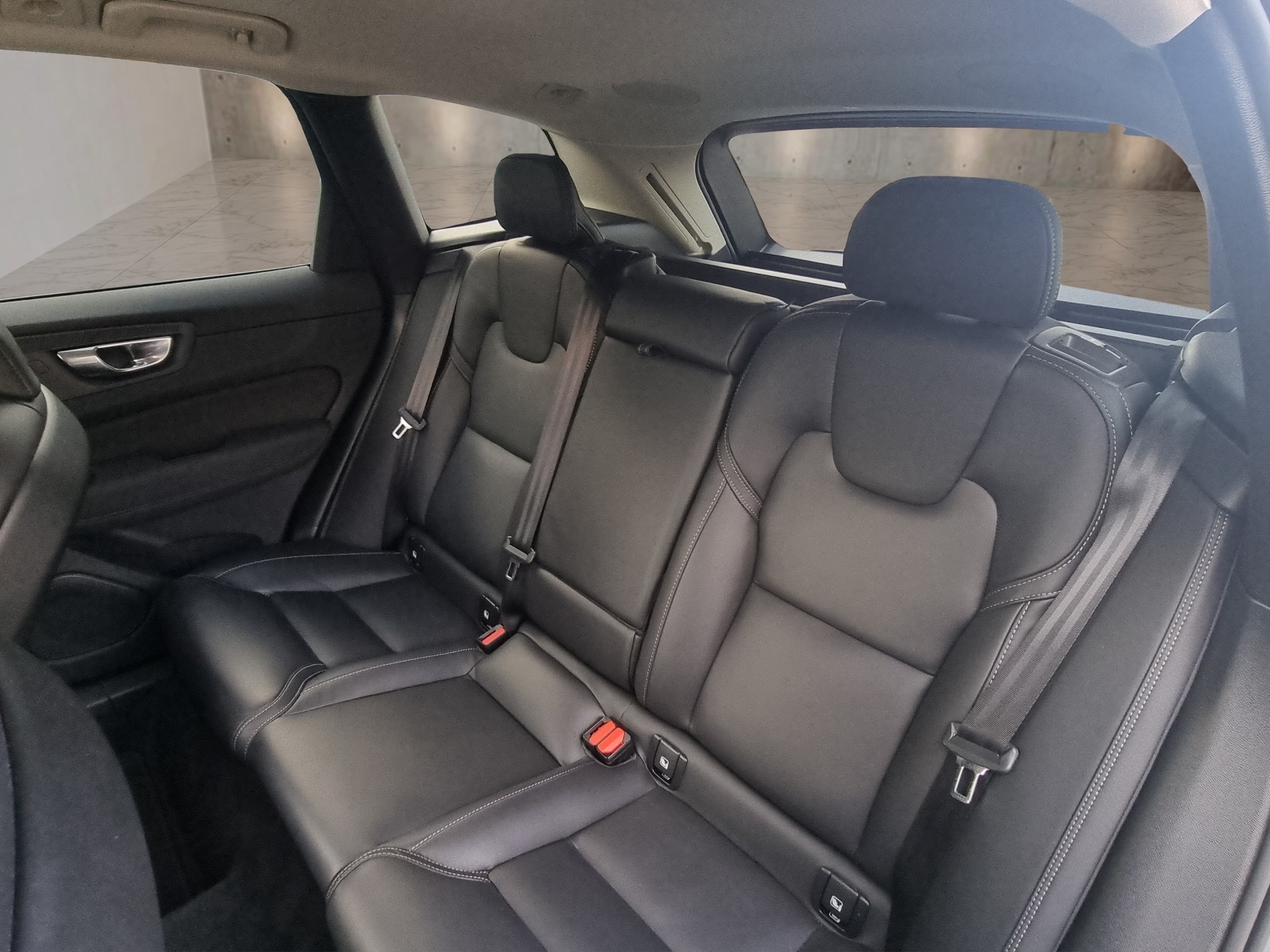 VOLVO XC60 2.0 B5 MH Plus Dark AWD-image-17