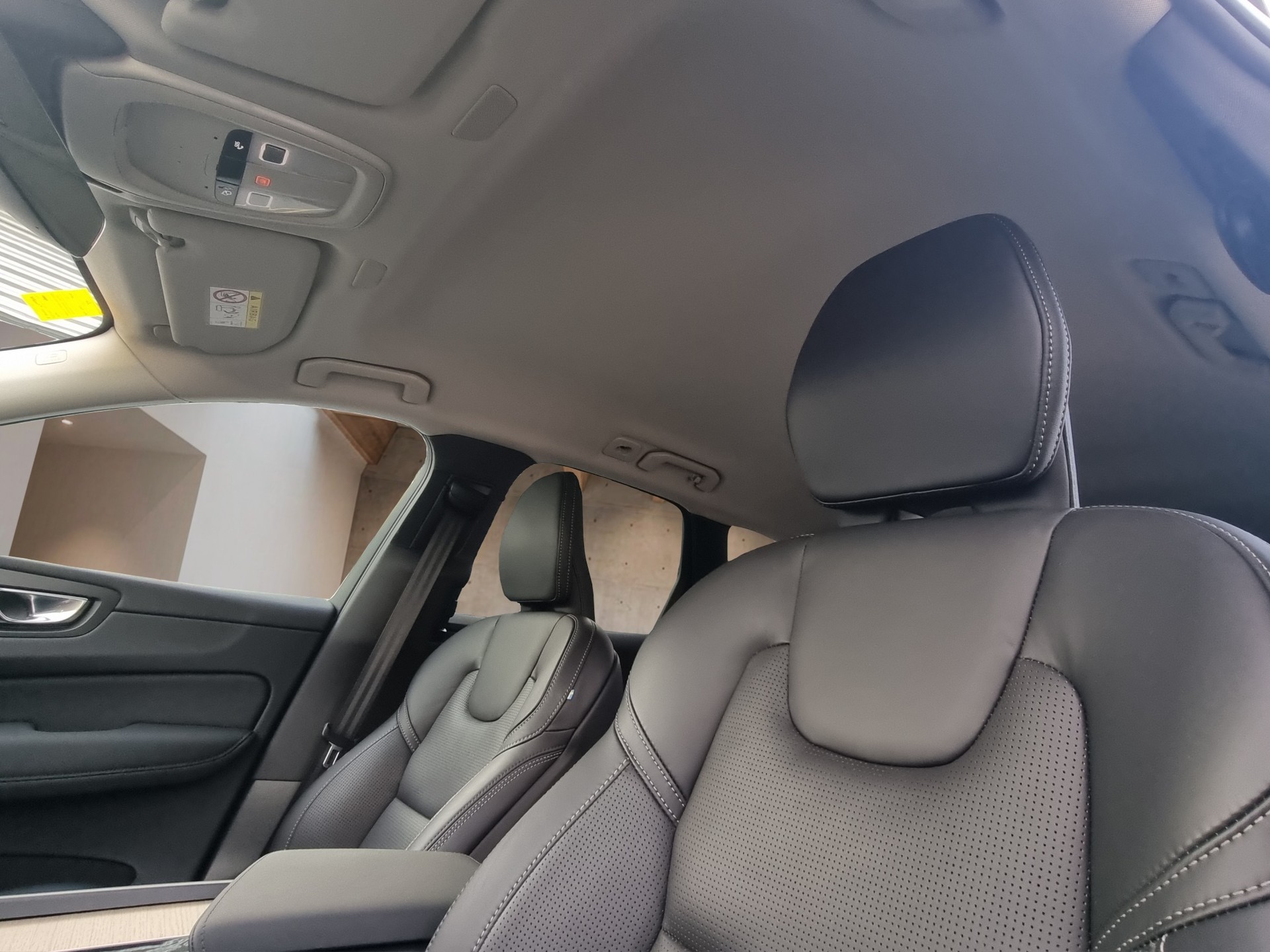 VOLVO XC60 2.0 B5 MH Plus Dark AWD-image-11