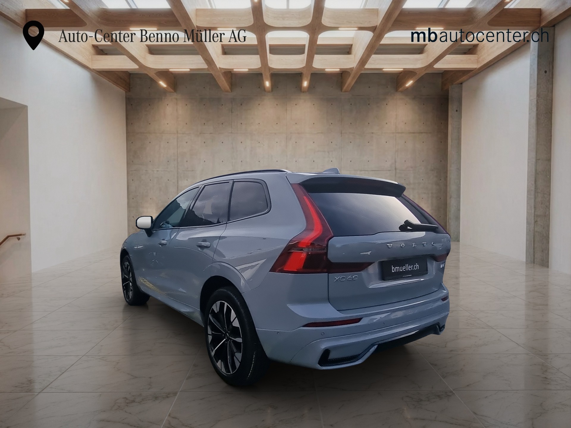 VOLVO XC60 2.0 B5 MH Plus Dark AWD-image-2