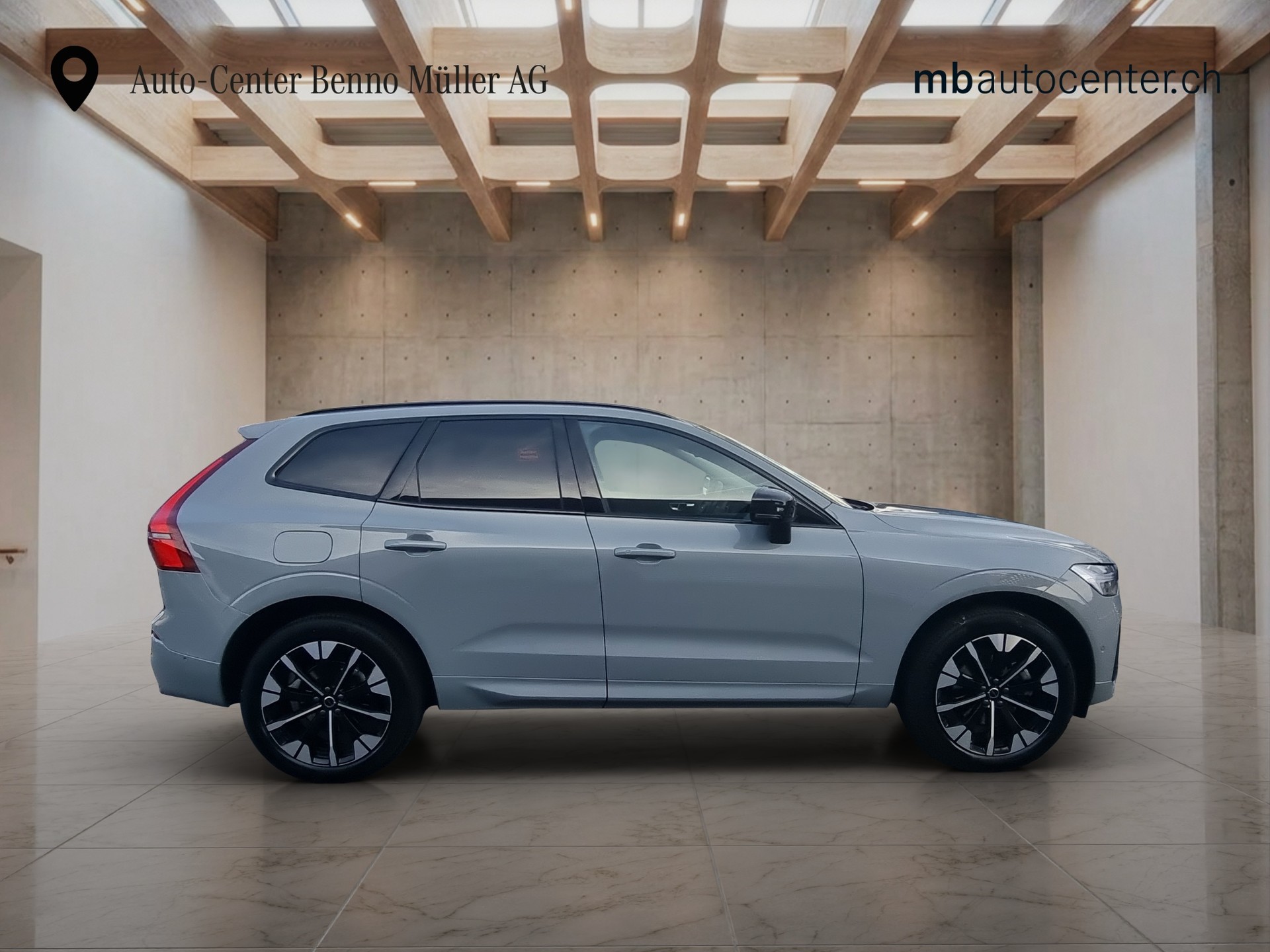 VOLVO XC60 2.0 B5 MH Plus Dark AWD-image-5