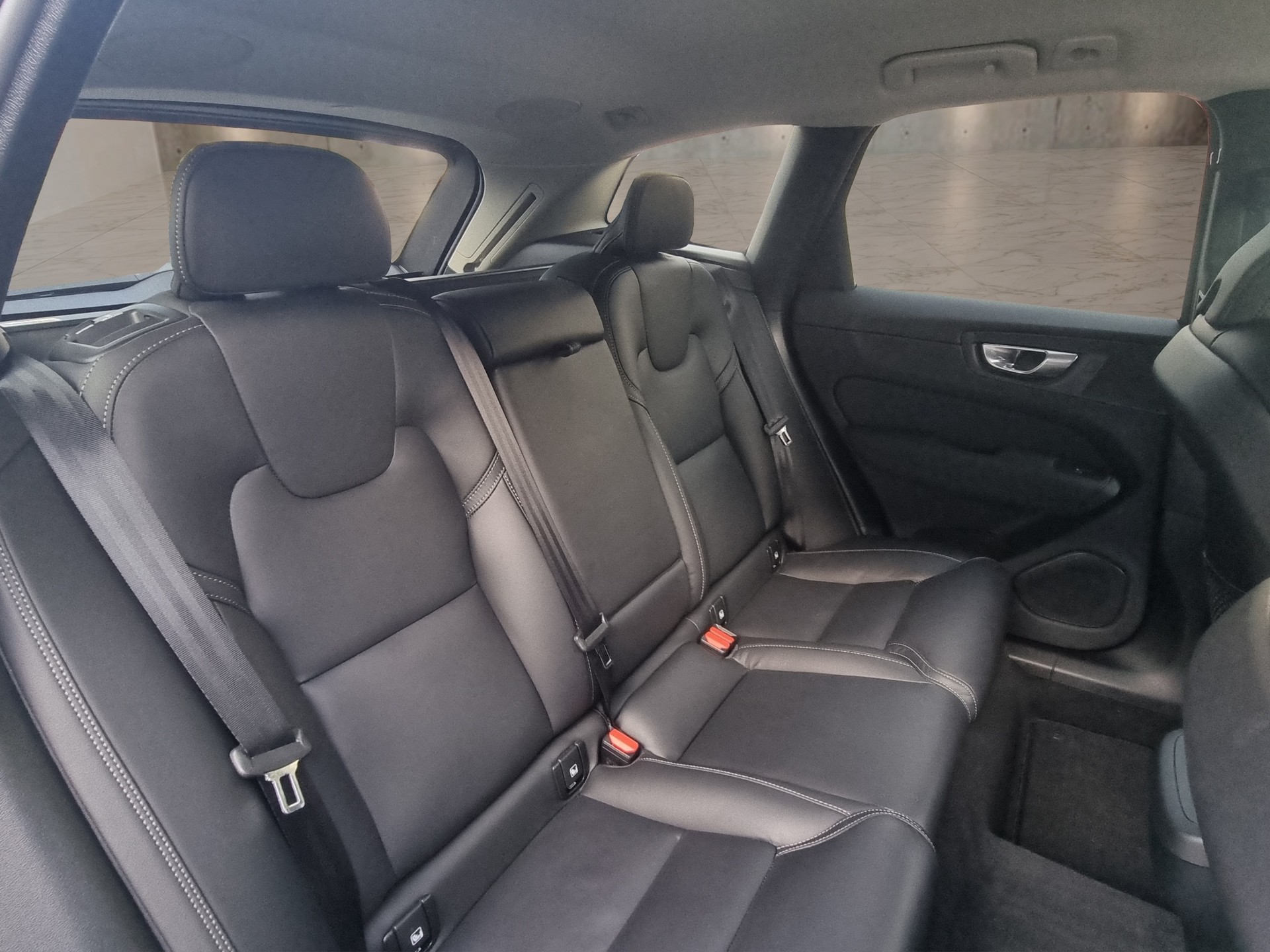VOLVO XC60 2.0 B5 MH Plus Dark AWD-image-16