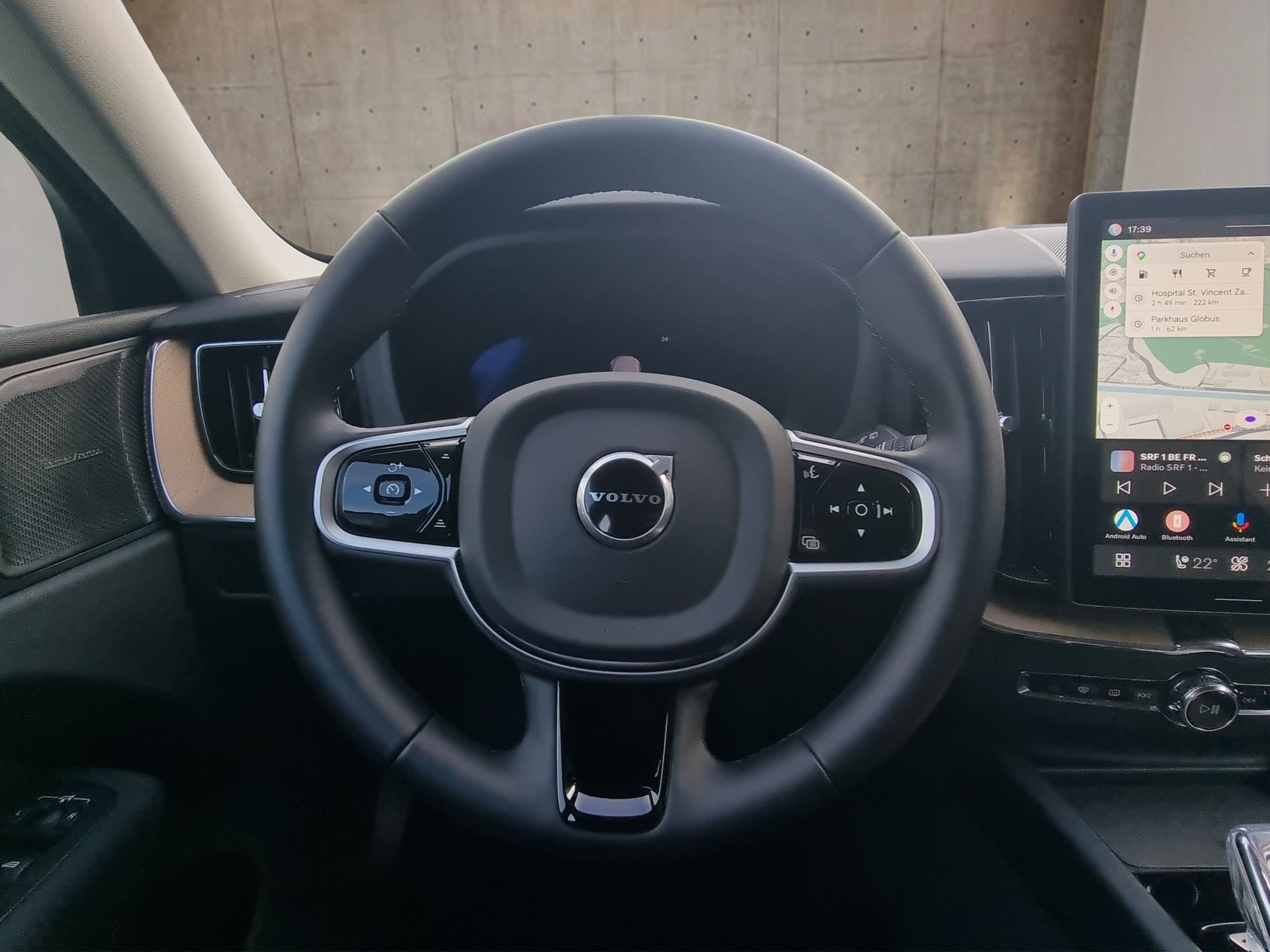 VOLVO XC60 2.0 B5 MH Plus Dark AWD-image-13