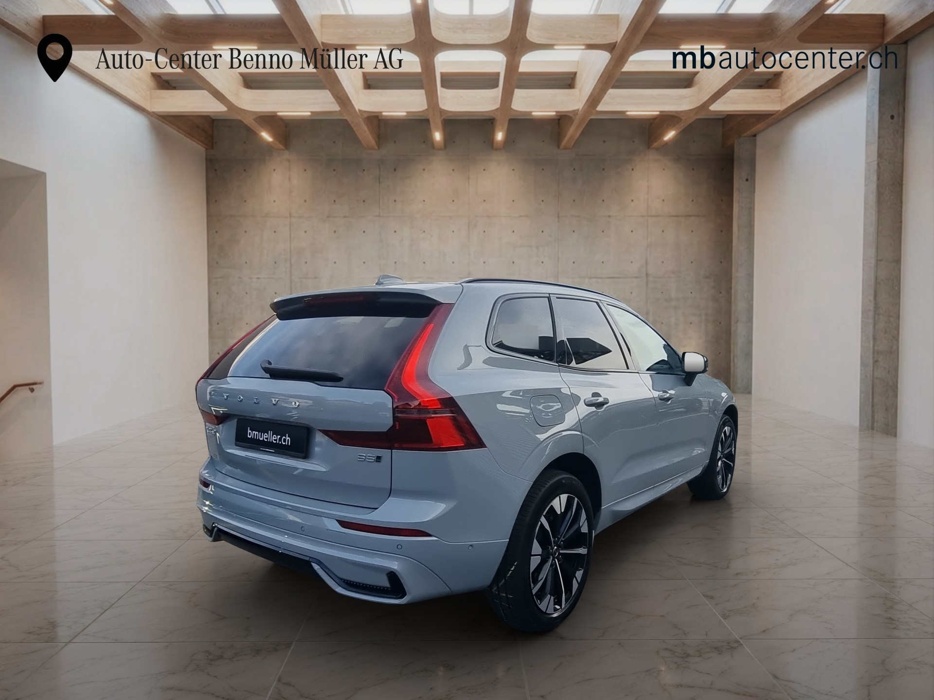 VOLVO XC60 2.0 B5 MH Plus Dark AWD-image-4