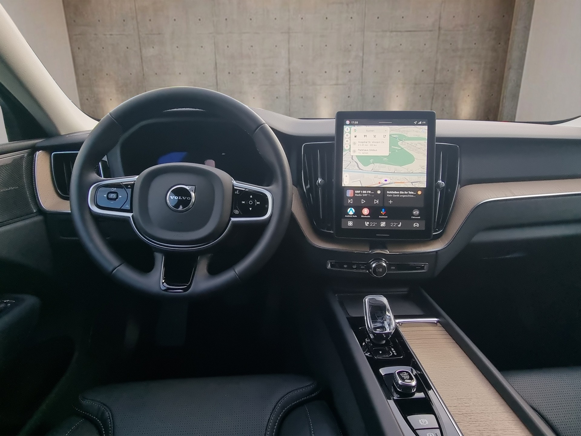 VOLVO XC60 2.0 B5 MH Plus Dark AWD-image-12
