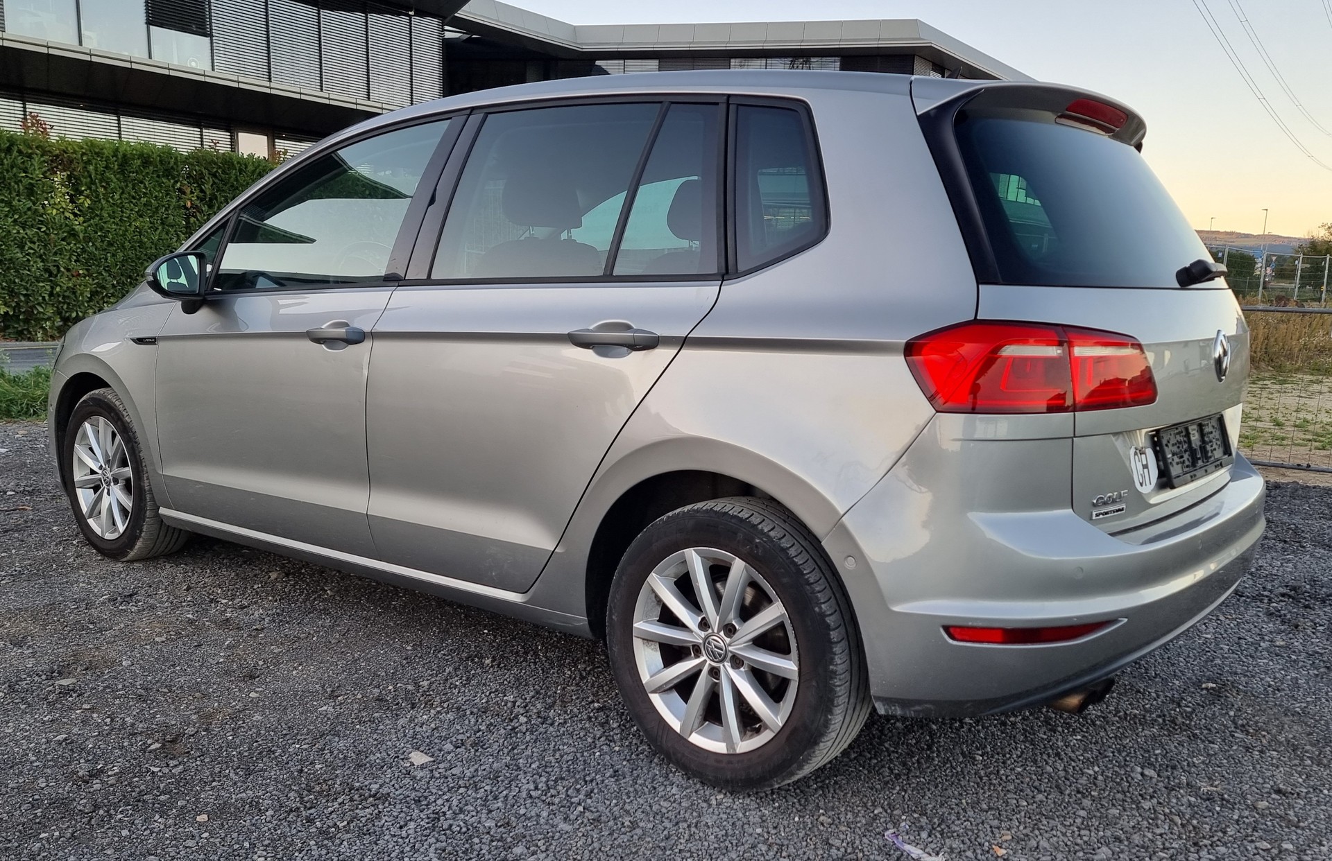 VW Golf Sportsvan 1.4 TSI Highline DSG-image-2