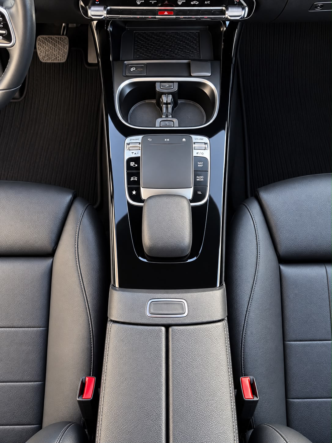 MERCEDES-BENZ A 250 Progressive 7G-DCT-image-11