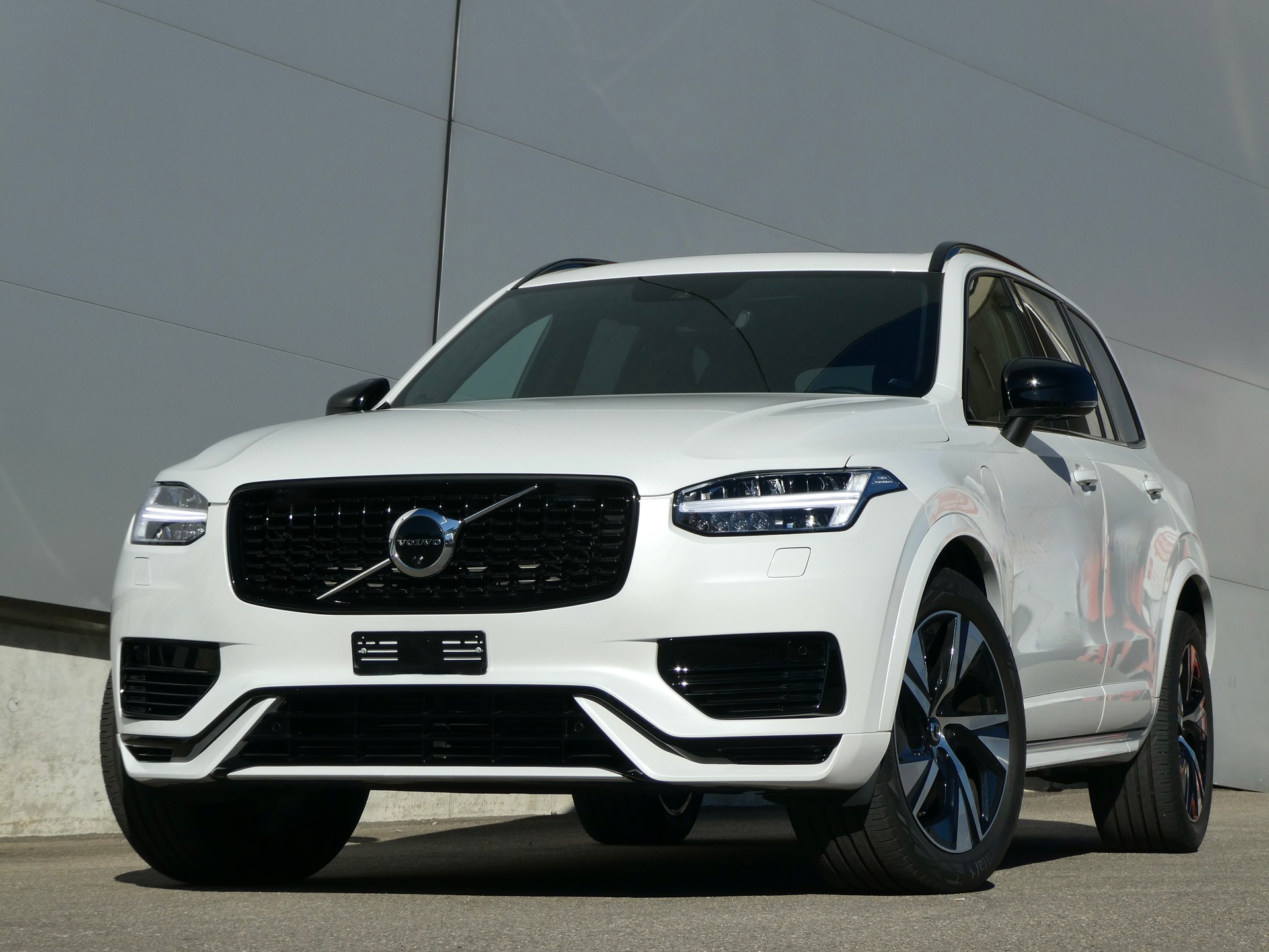VOLVO XC90 T8 eAWD PluginHybrid Plus Dark Geartronic-image-0