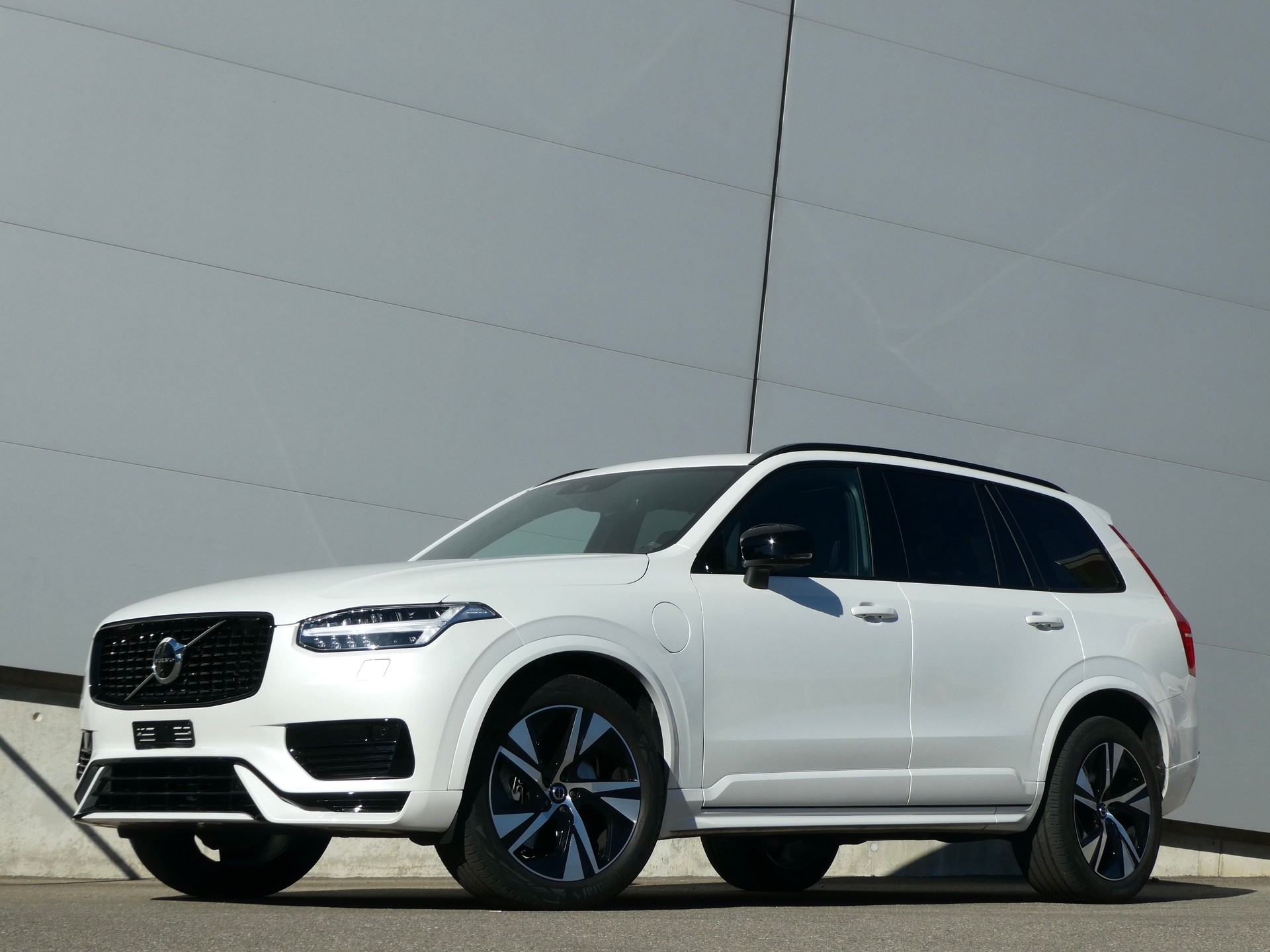 VOLVO XC90 T8 eAWD PluginHybrid Plus Dark Geartronic-image-2