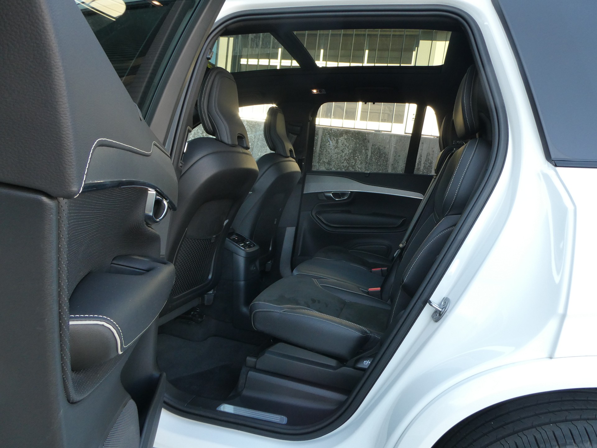 VOLVO XC90 T8 eAWD PluginHybrid Plus Dark Geartronic-image-9