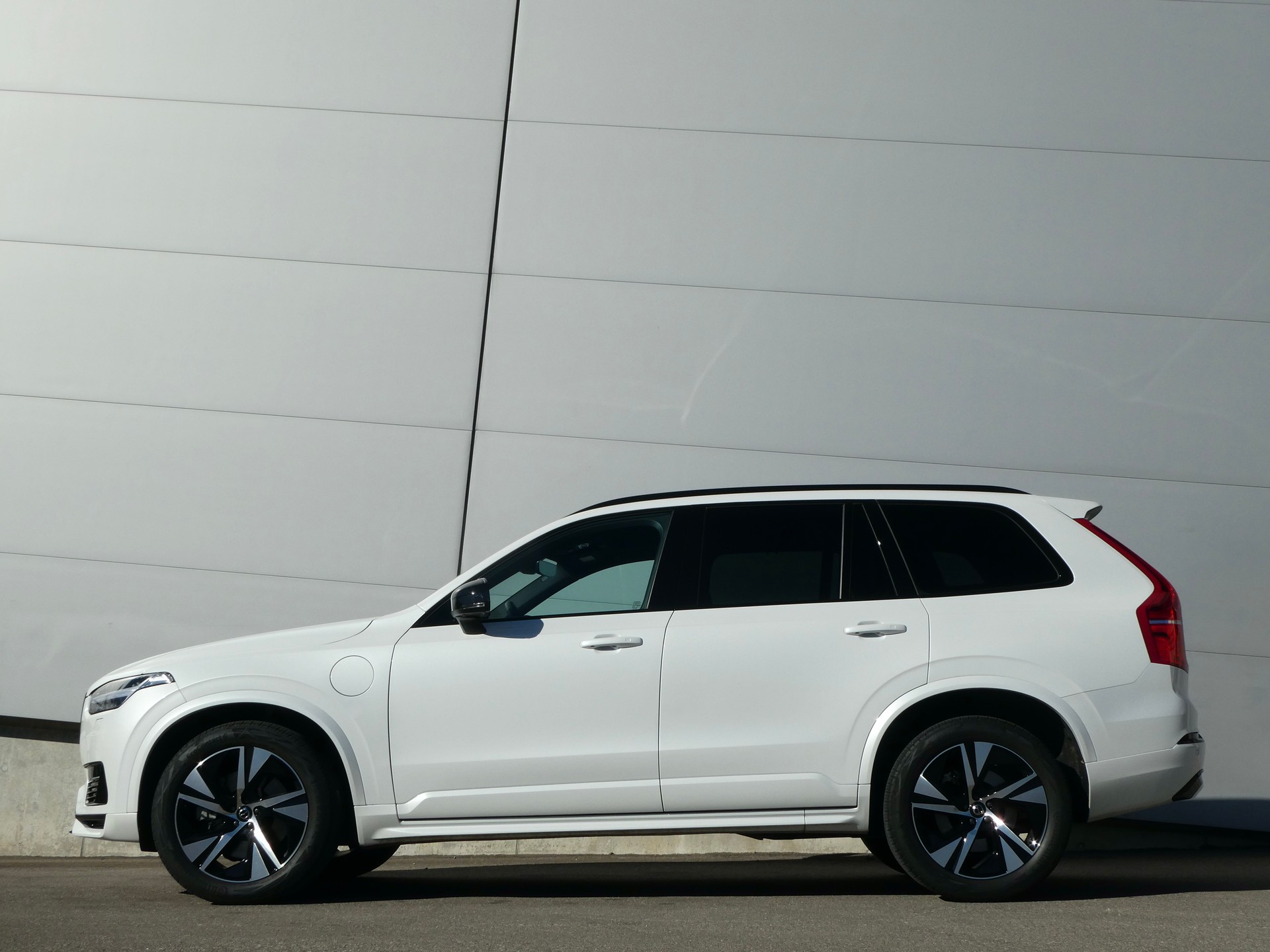 VOLVO XC90 T8 eAWD PluginHybrid Plus Dark Geartronic-image-3