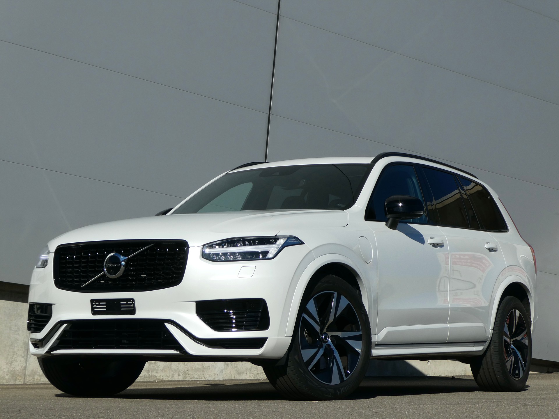 VOLVO XC90 T8 eAWD PluginHybrid Plus Dark Geartronic-image-1