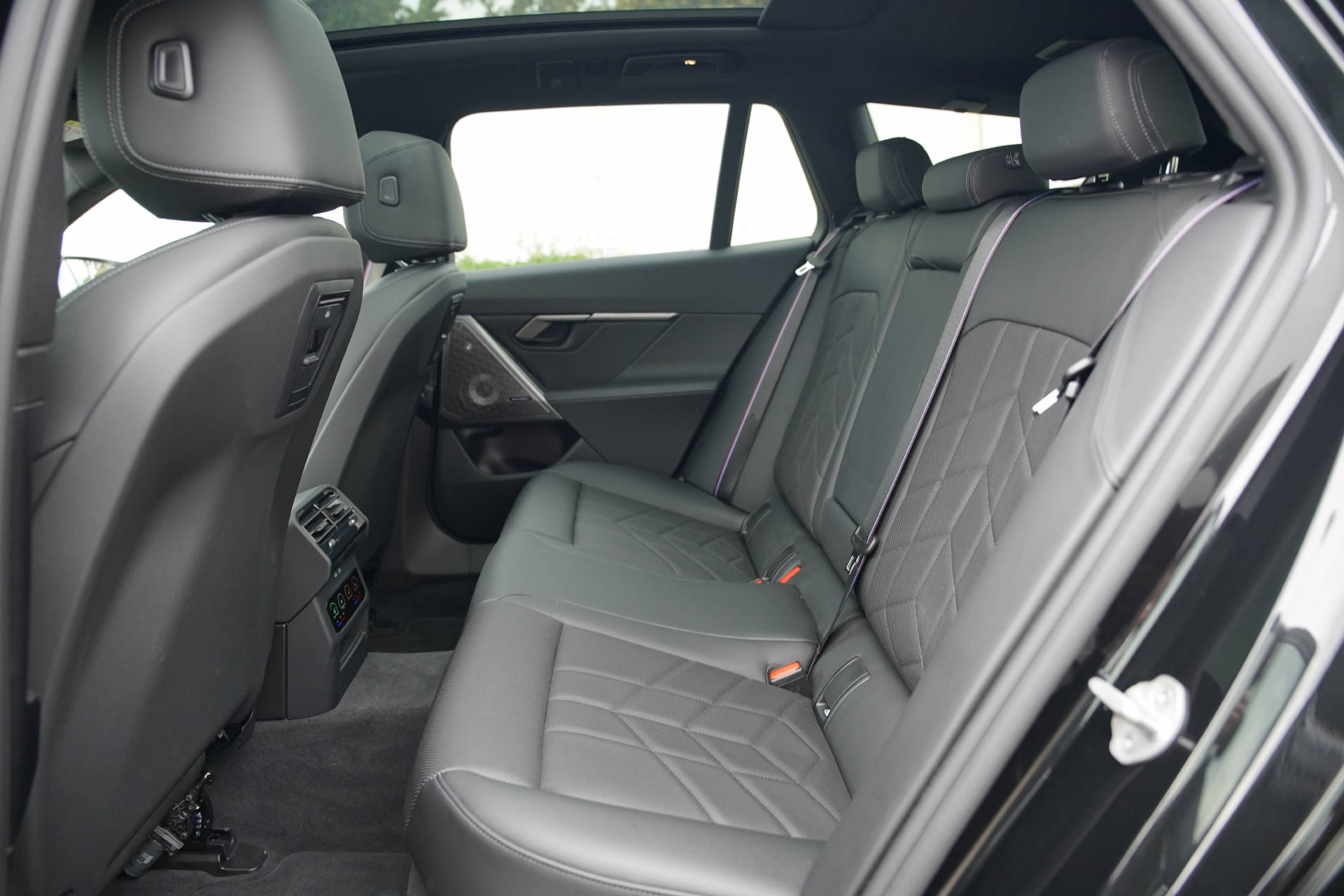 BMW 540d xDrive 48V M Sport Pro Steptronic-image-10