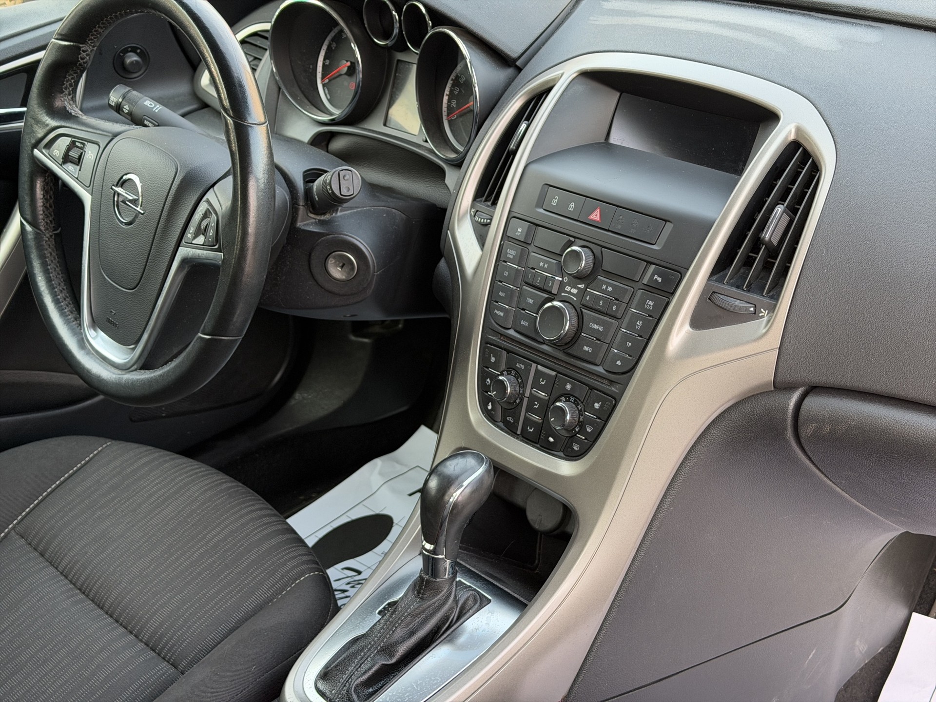 OPEL Astra SportsTourer 1.4i 16V Turbo Sport Automatic-image-9