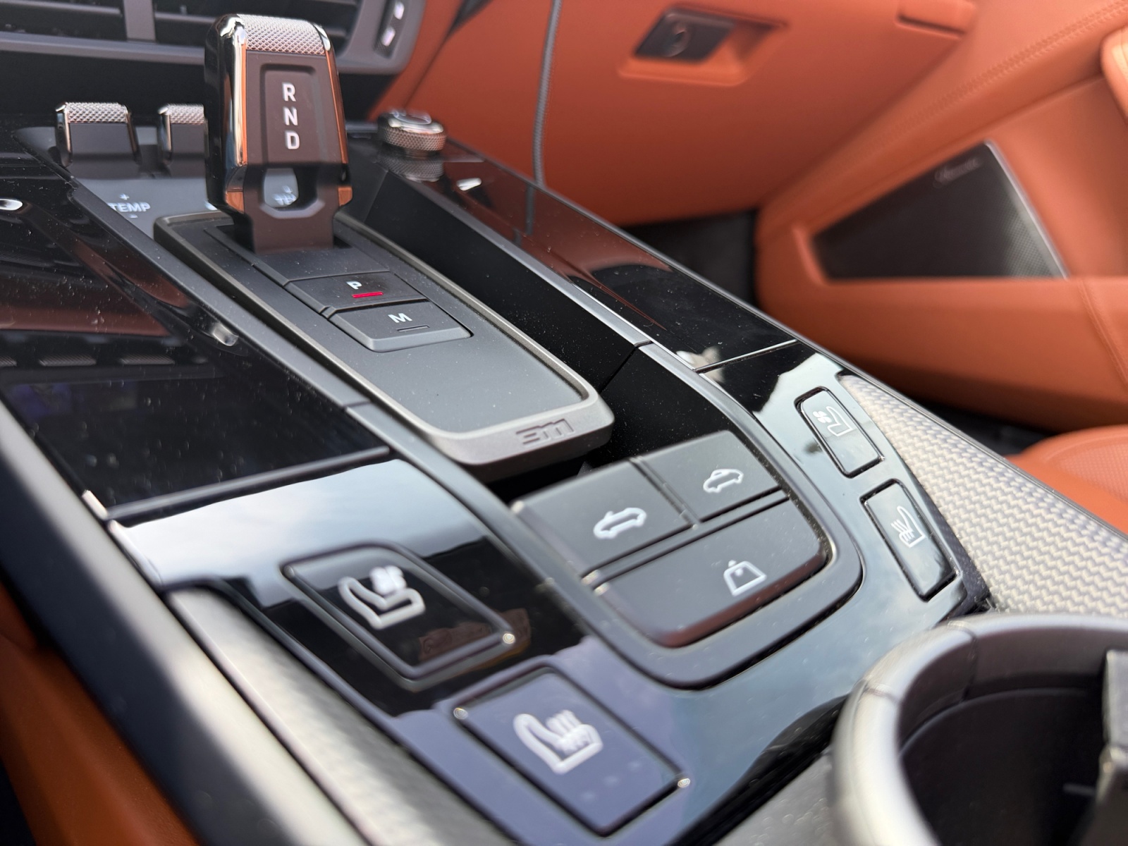 PORSCHE 911 Turbo S Cabriolet-image-17