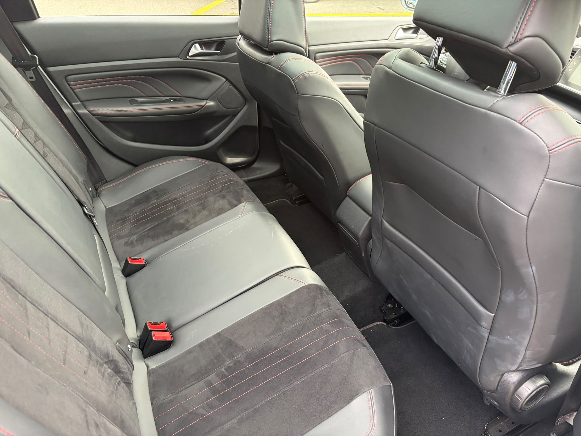 PEUGEOT 308 SW 2.0 BlueHDI GT EAT8-image-14
