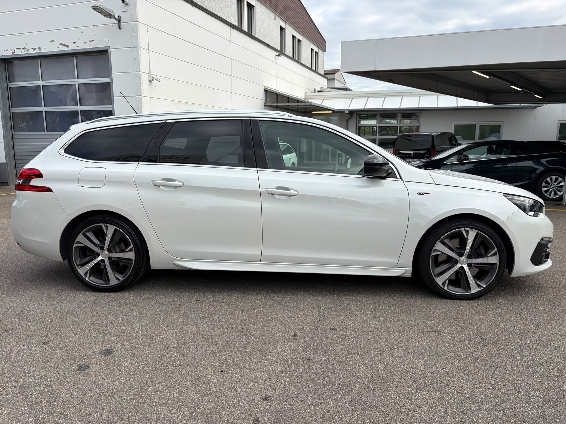 PEUGEOT 308 SW 2.0 BlueHDI GT EAT8-image-4