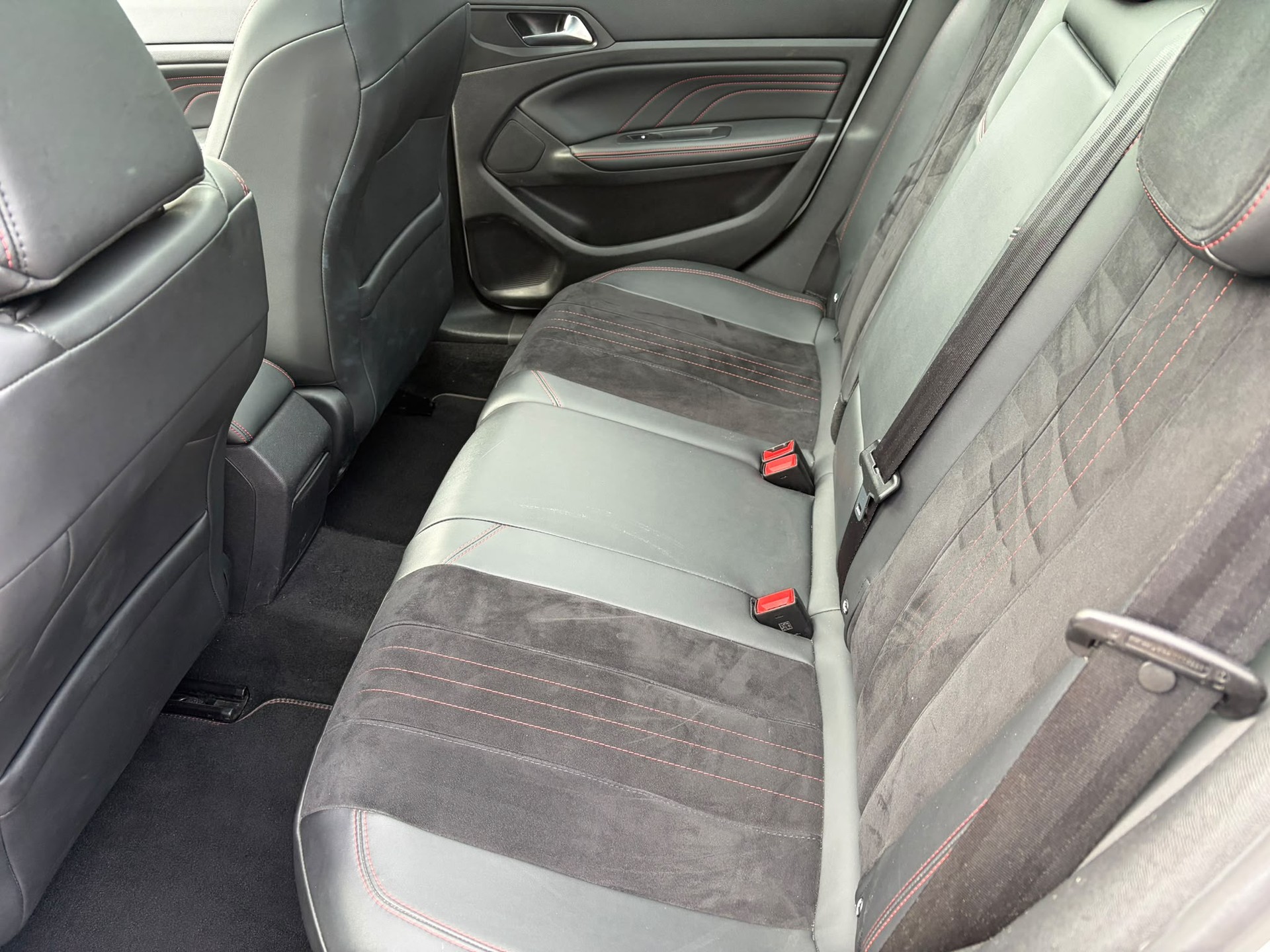 PEUGEOT 308 SW 2.0 BlueHDI GT EAT8-image-13