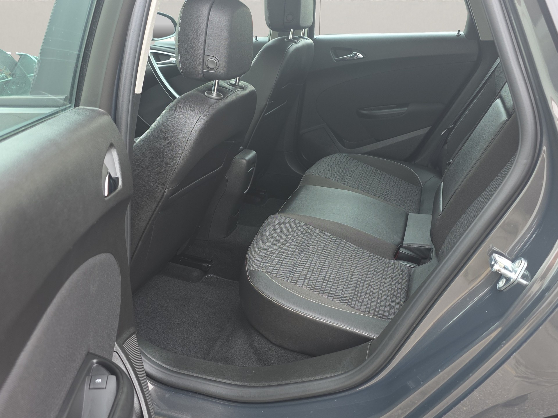 OPEL Astra 1.4i 16V Turbo Active Edition Automatic-image-10