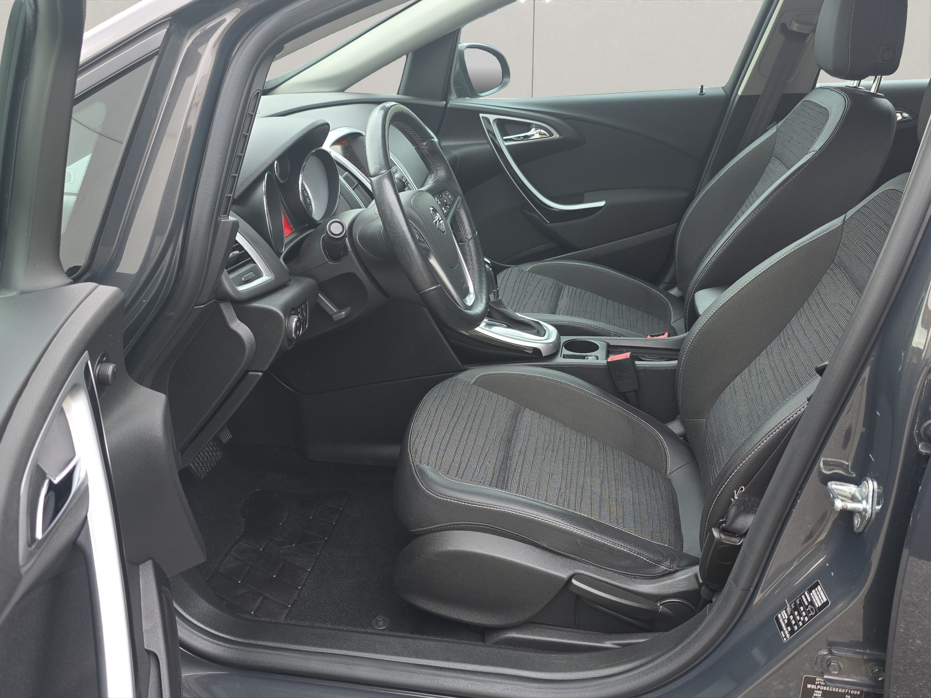 OPEL Astra 1.4i 16V Turbo Active Edition Automatic-image-9