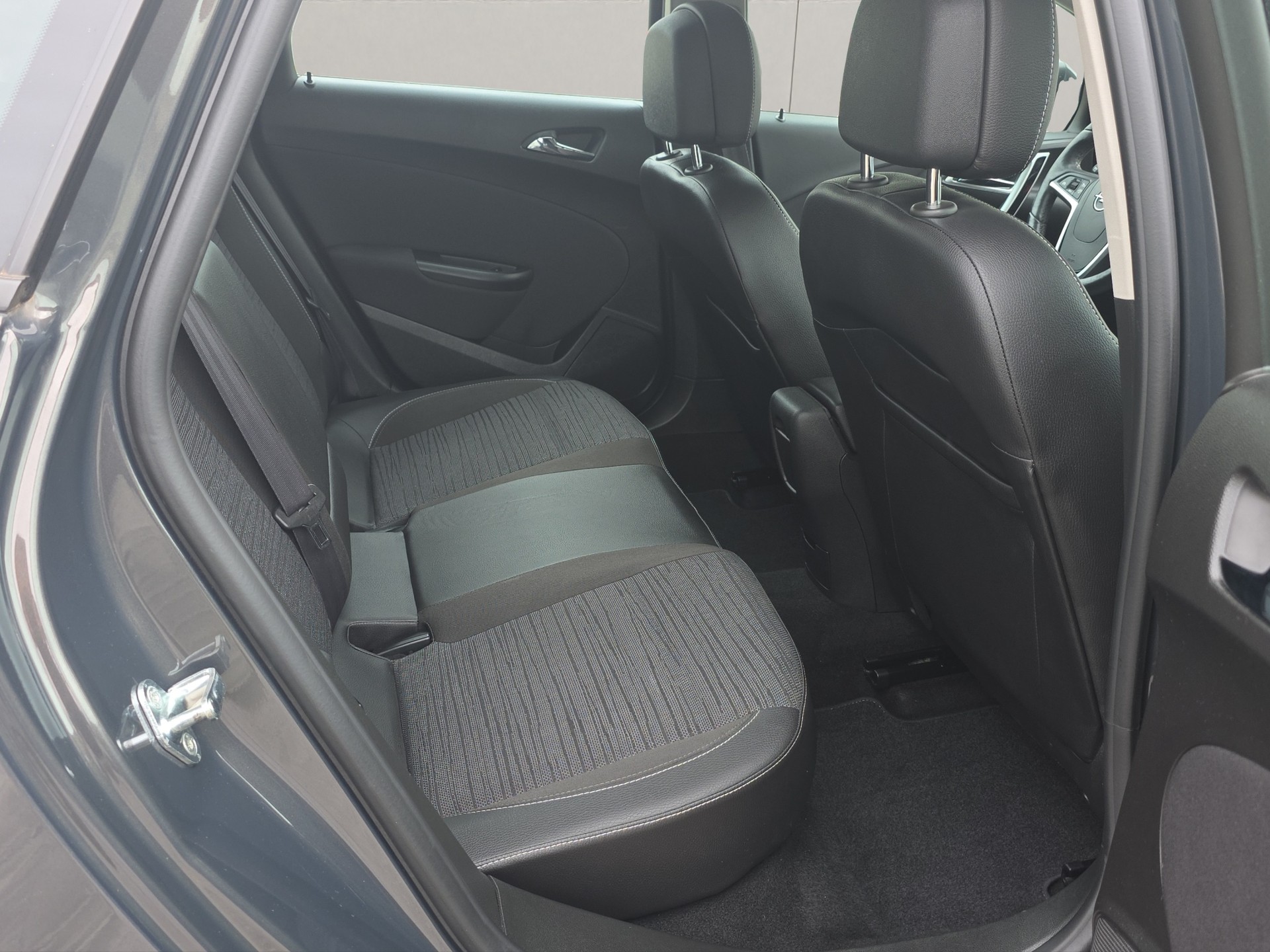 OPEL Astra 1.4i 16V Turbo Active Edition Automatic-image-14