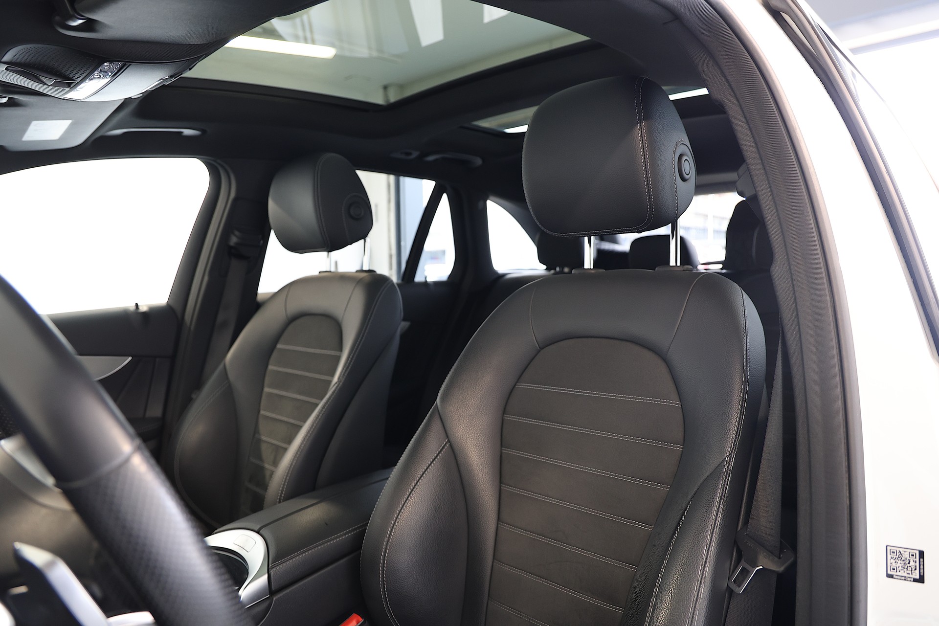 MERCEDES-BENZ GLC 220 d AMG Line 4m-image-6