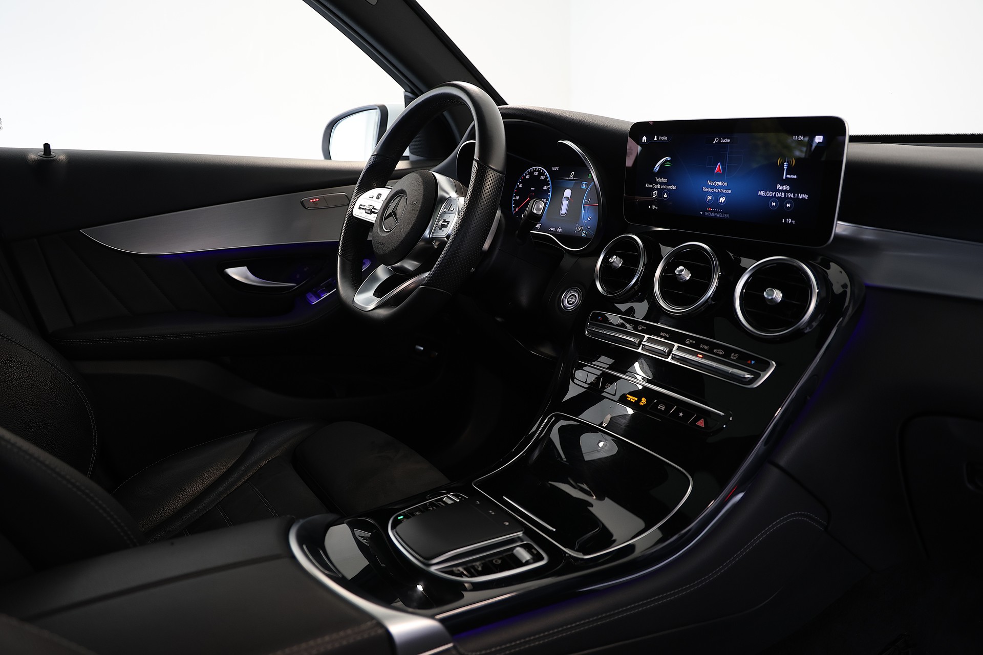 MERCEDES-BENZ GLC 220 d AMG Line 4m-image-12