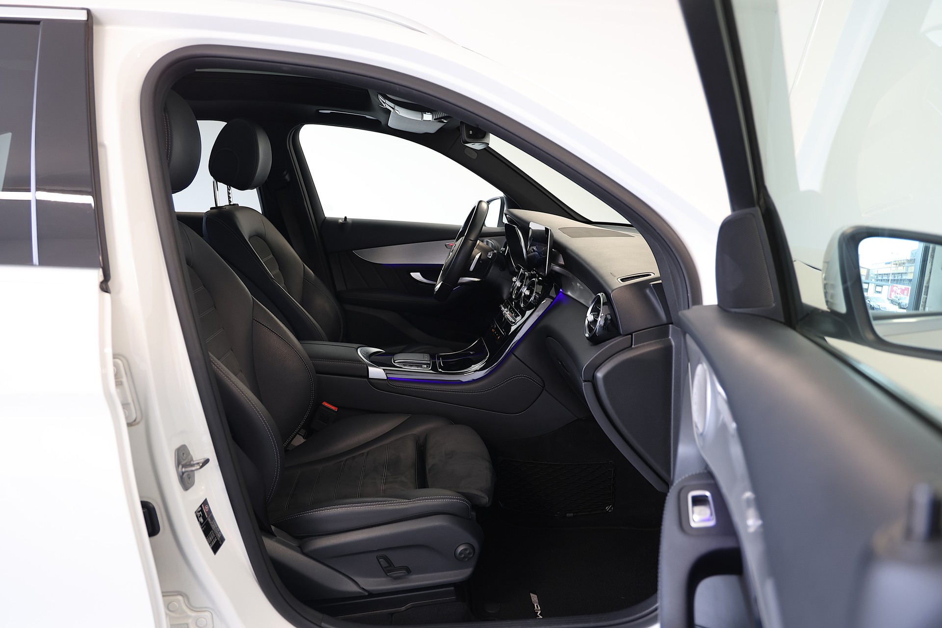 MERCEDES-BENZ GLC 220 d AMG Line 4m-image-11