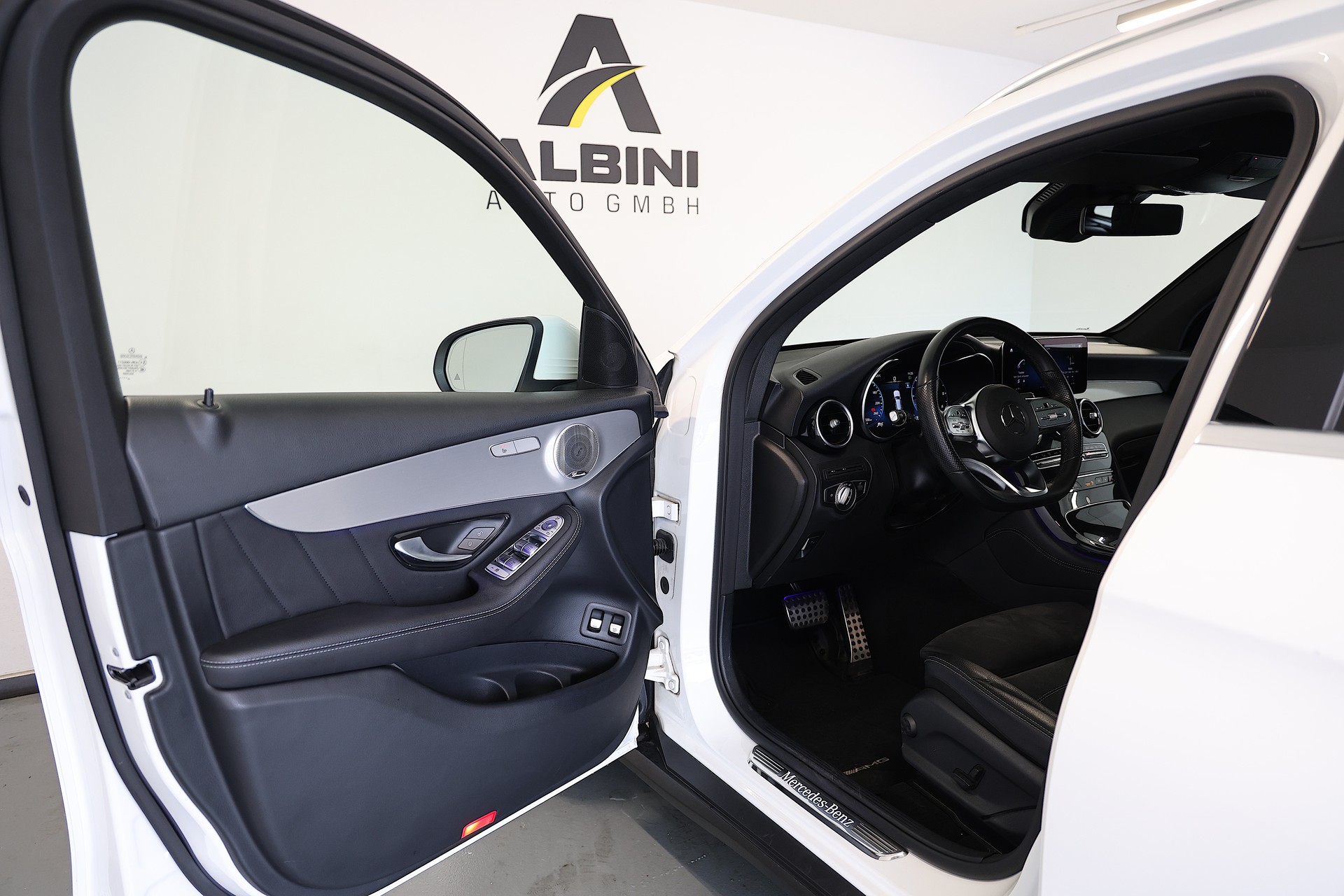 MERCEDES-BENZ GLC 220 d AMG Line 4m-image-4