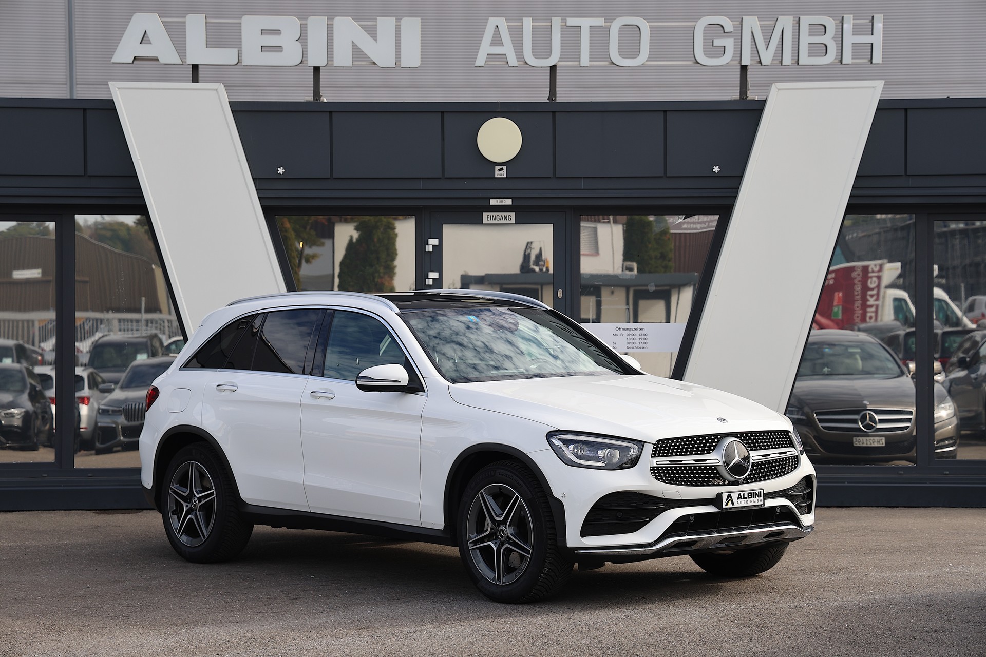 MERCEDES-BENZ GLC 220 d AMG Line 4m-image-1