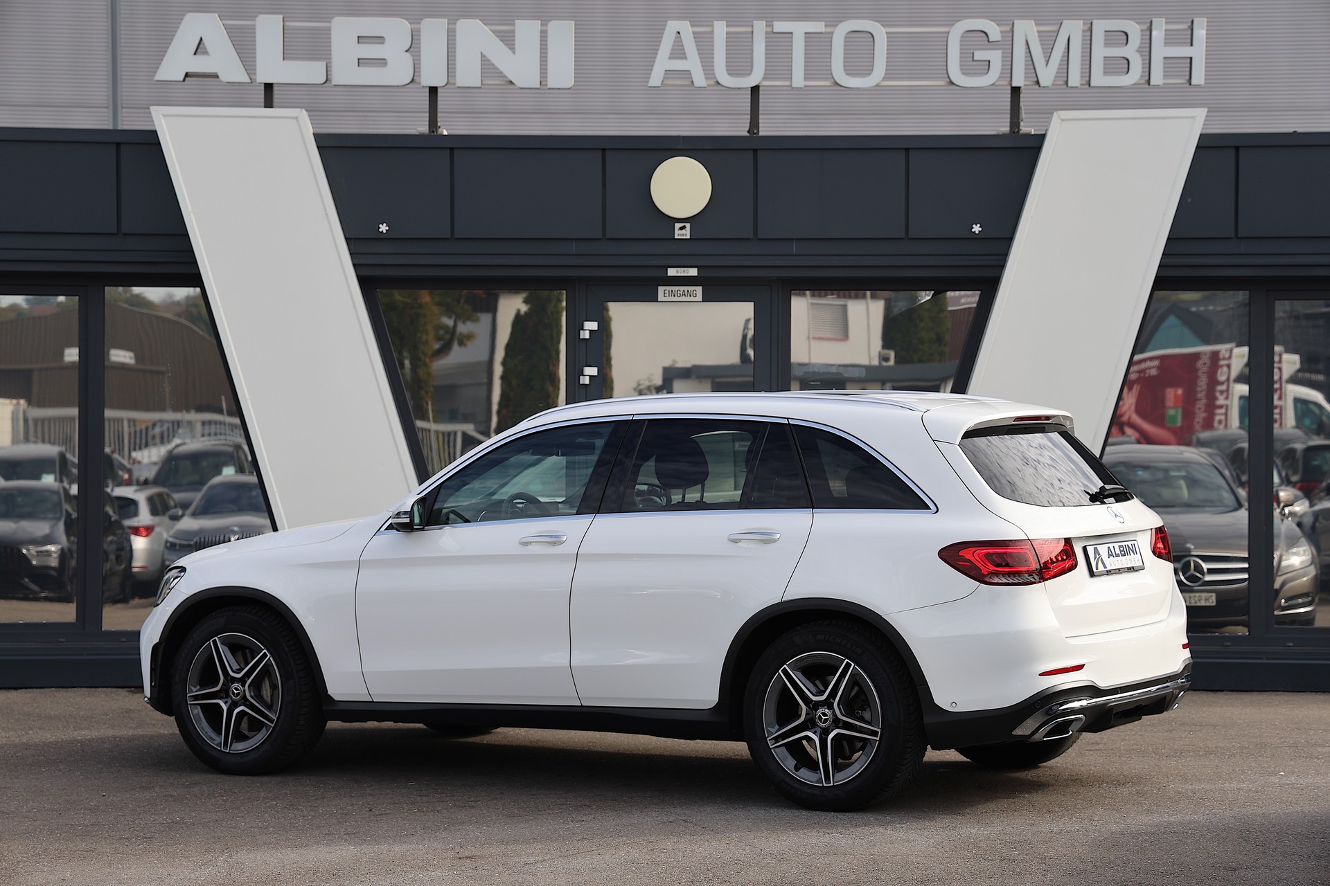 MERCEDES-BENZ GLC 220 d AMG Line 4m-image-3