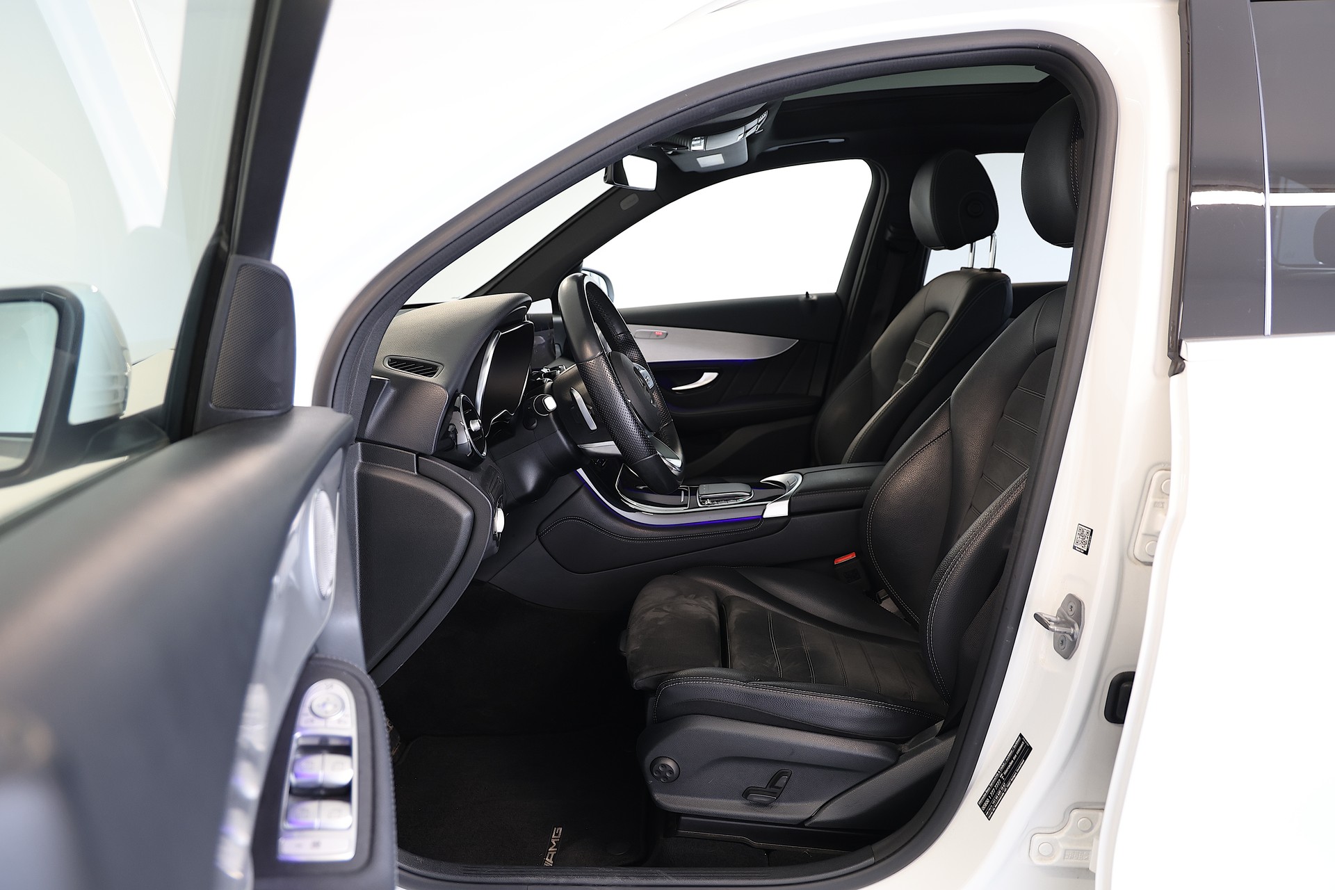 MERCEDES-BENZ GLC 220 d AMG Line 4m-image-5