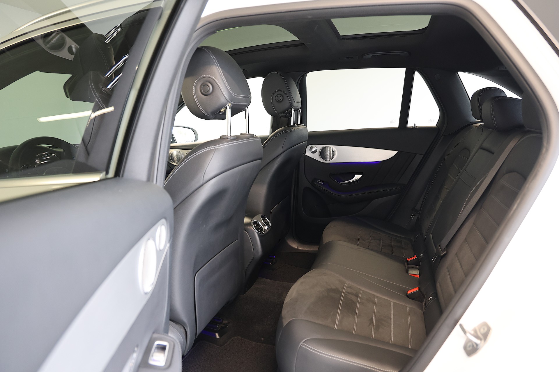 MERCEDES-BENZ GLC 220 d AMG Line 4m-image-15