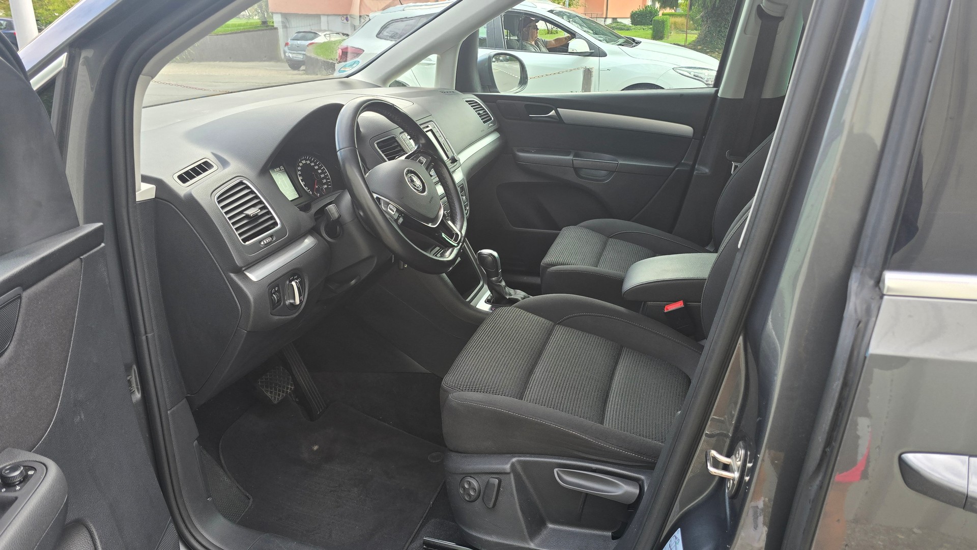 VW Sharan 2.0 TDI BMT Comfortline-image-15