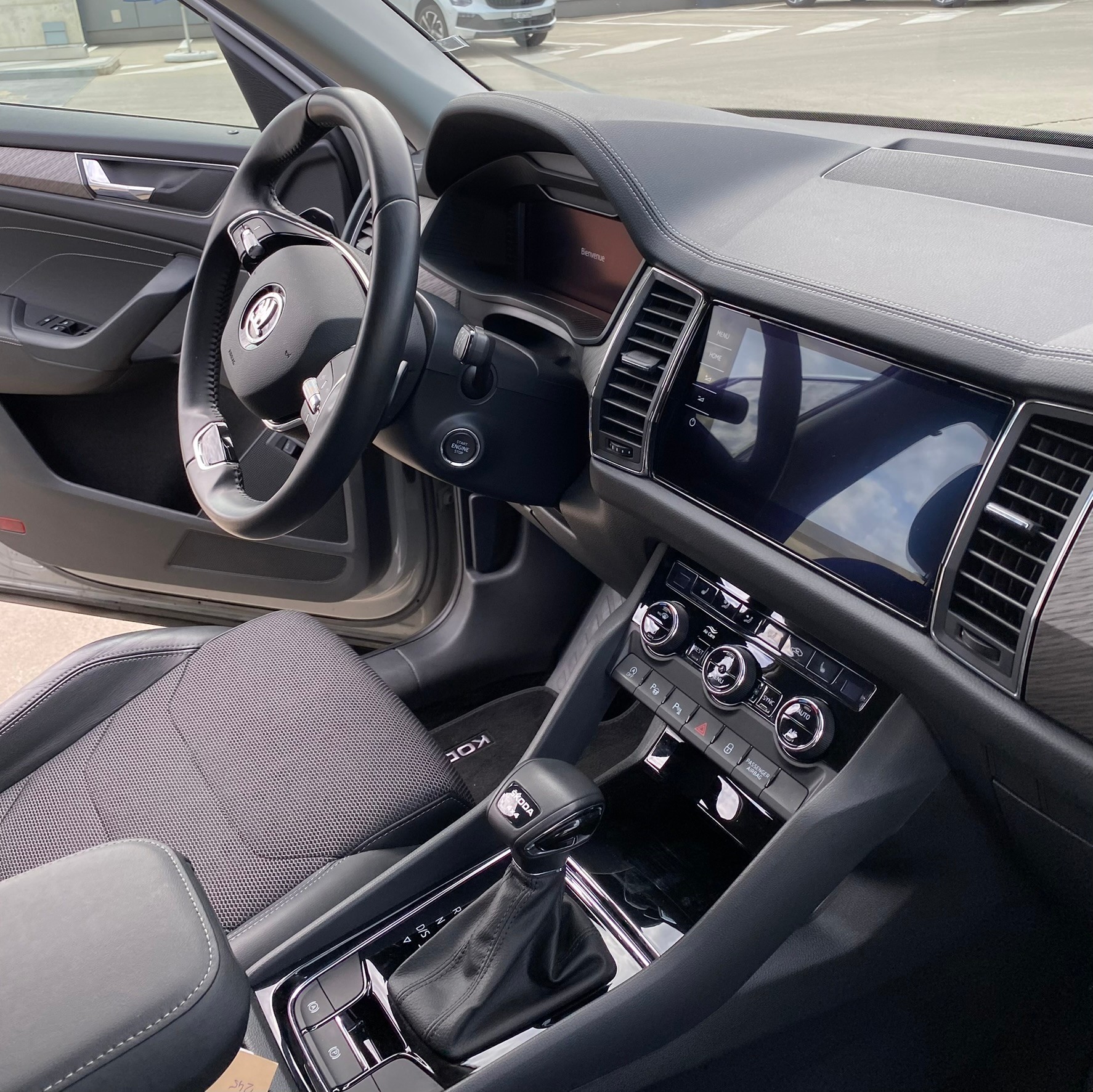 SKODA 2.0 TSI Style DSG-image-1