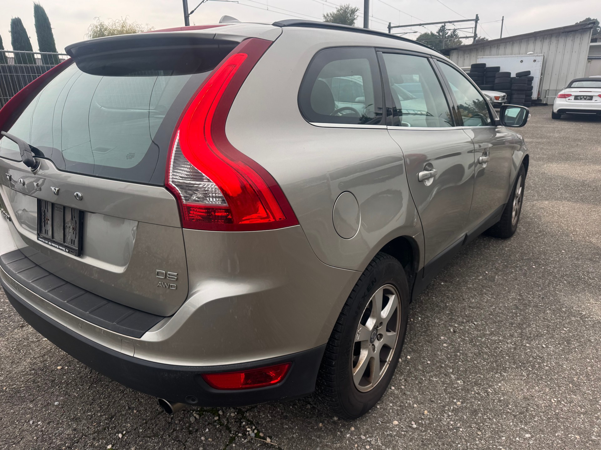 VOLVO XC60 D5 AWD Summum Geartronic-image-5