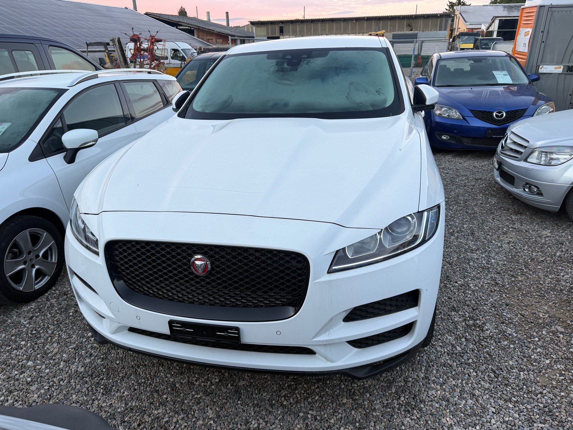JAGUAR F-Pace 2.0d Portfolio AWD Automatik-image-0