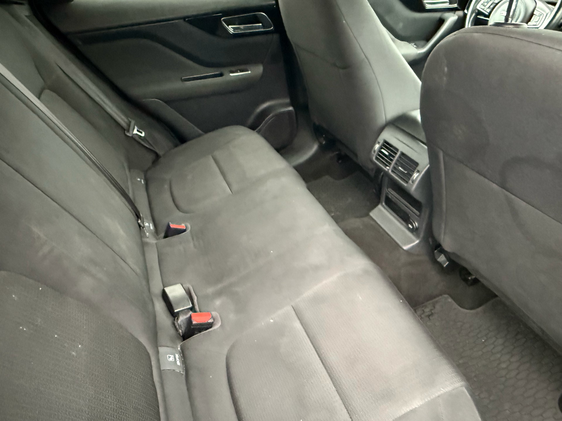 JAGUAR F-Pace 2.0d Portfolio AWD Automatik-image-6