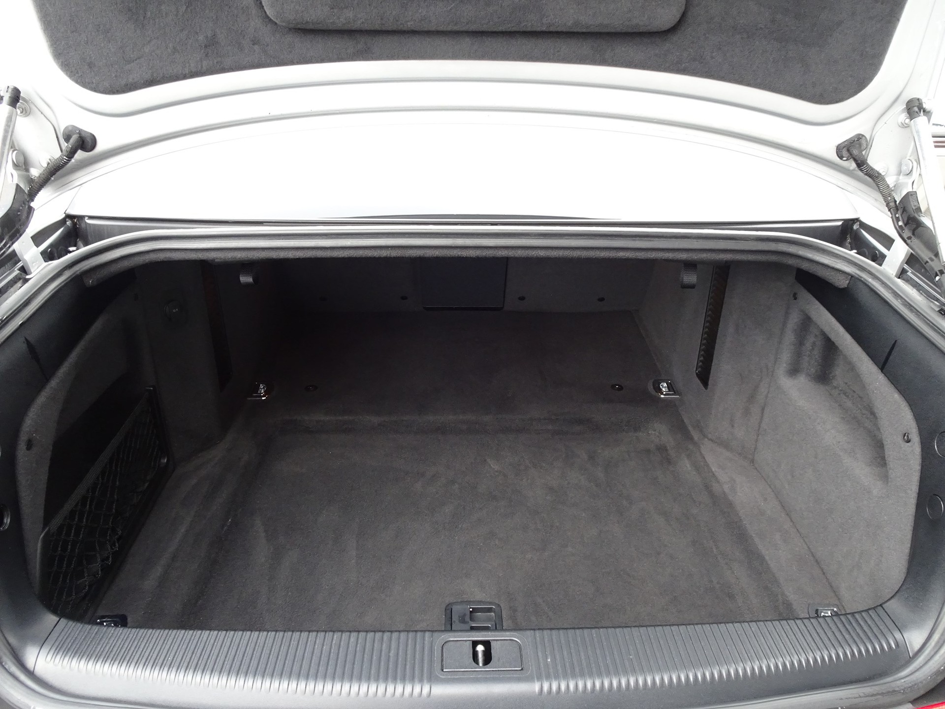 AUDI A8 4.2 FSI quattro tiptronic-image-11
