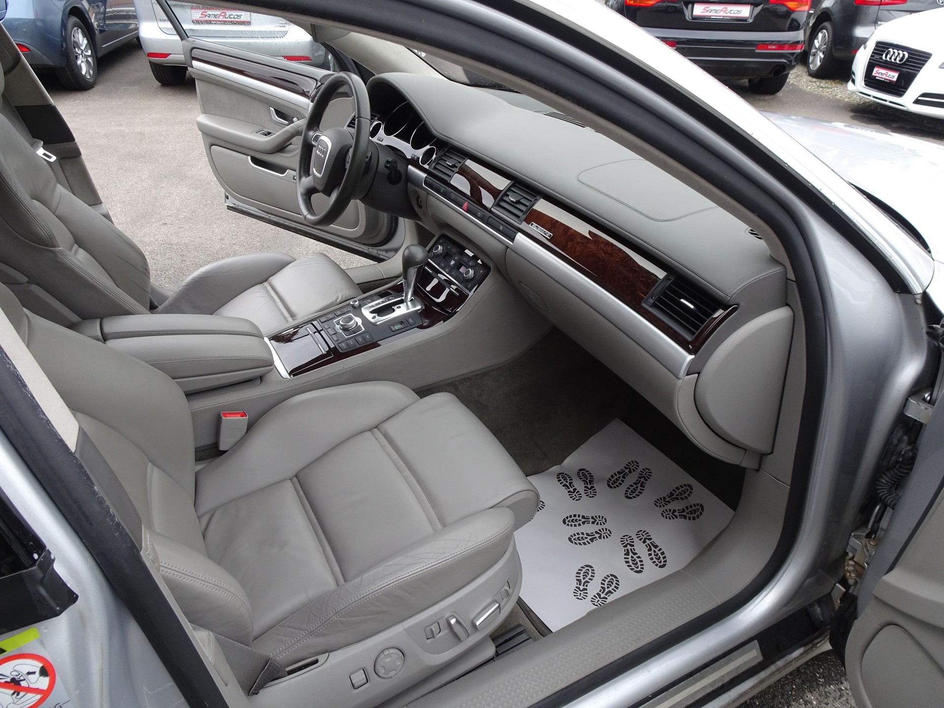 AUDI A8 4.2 FSI quattro tiptronic-image-7
