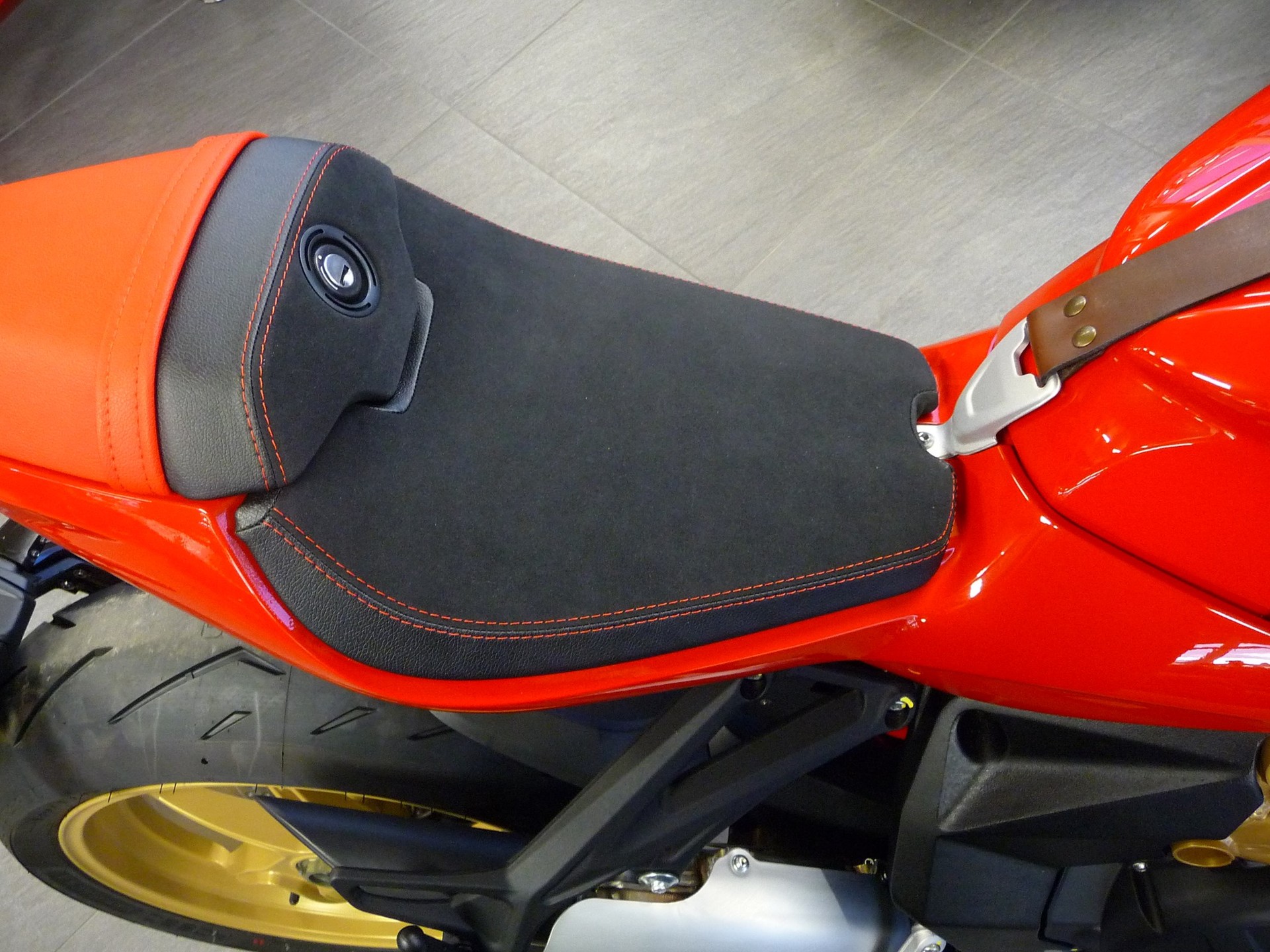 MV AGUSTA SUPERVELOCE 800-image-4